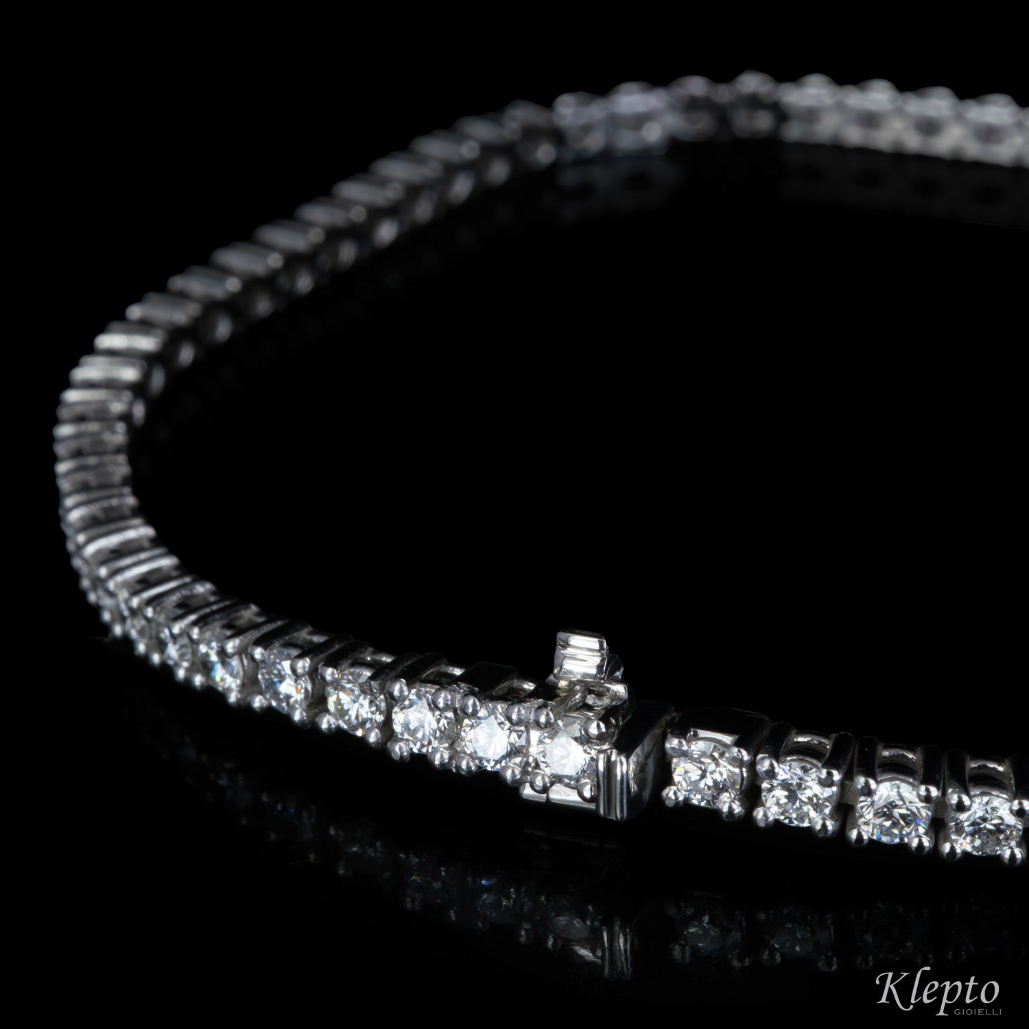White gold tennis bracelet with diamonds