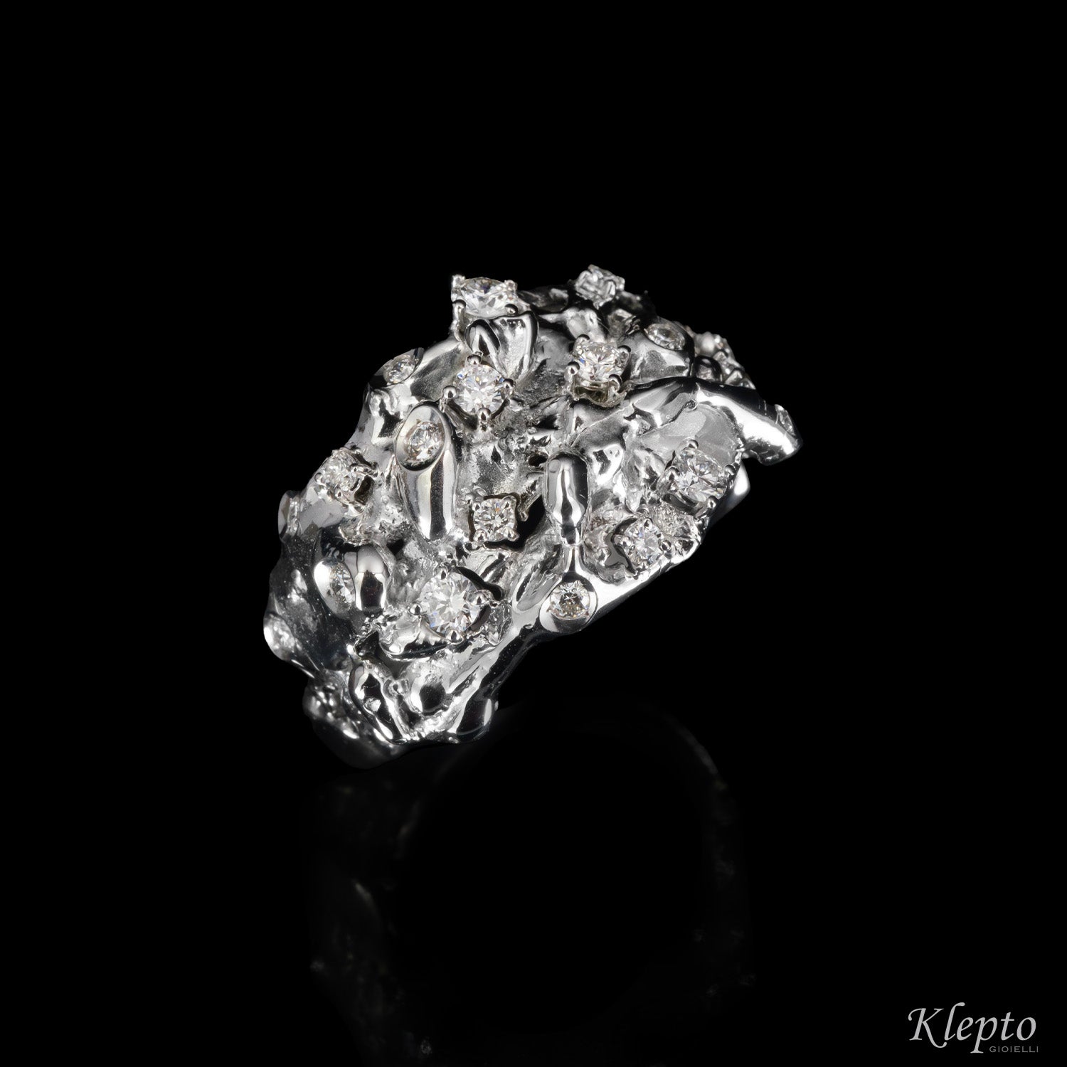 Vulcano white gold ring