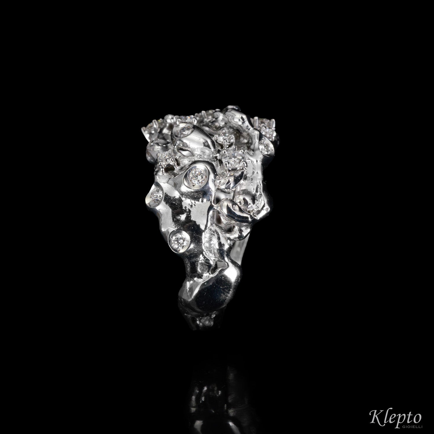 Vulcano white gold ring