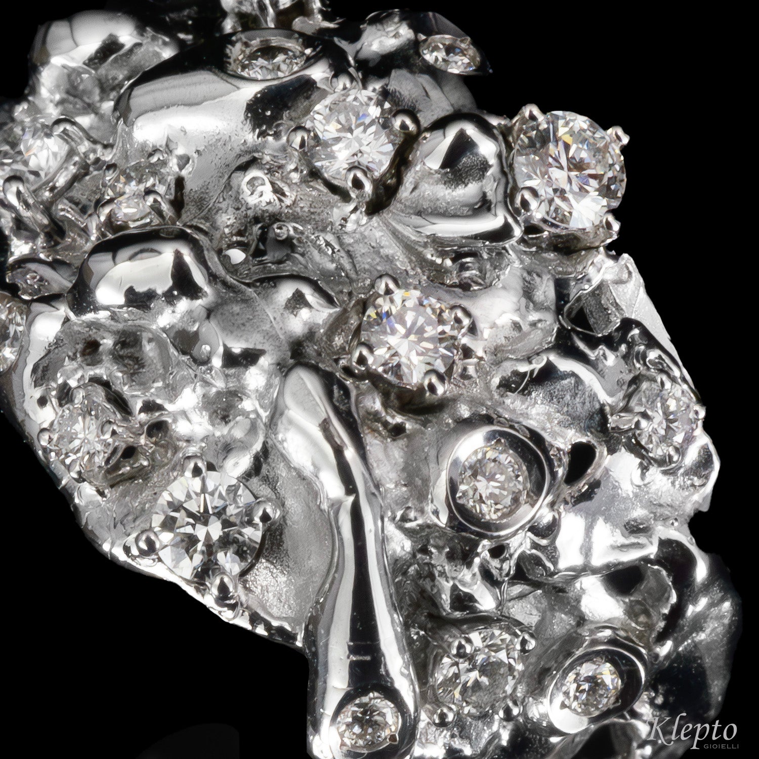 Vulcano white gold ring