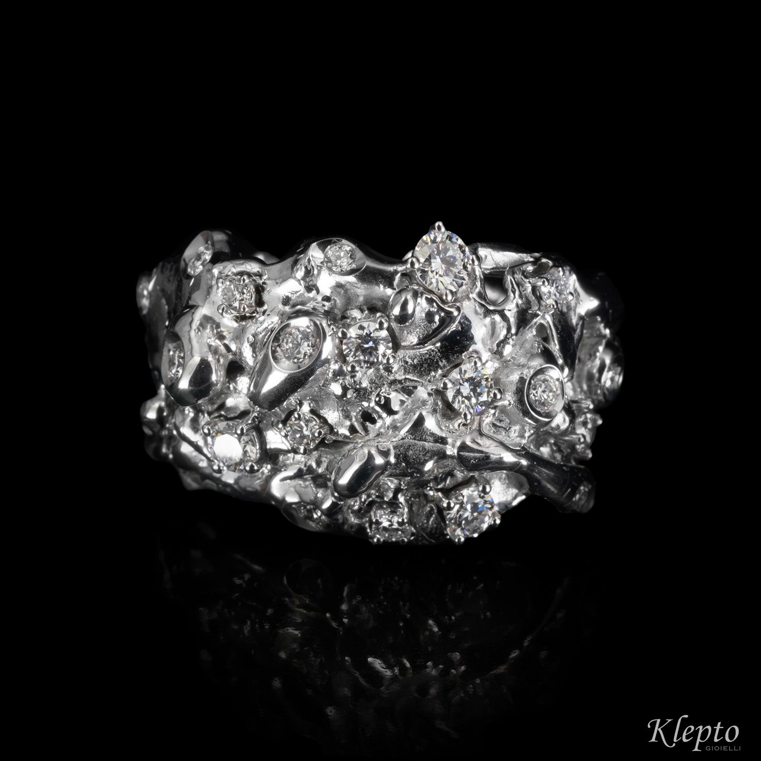 Vulcano white gold ring