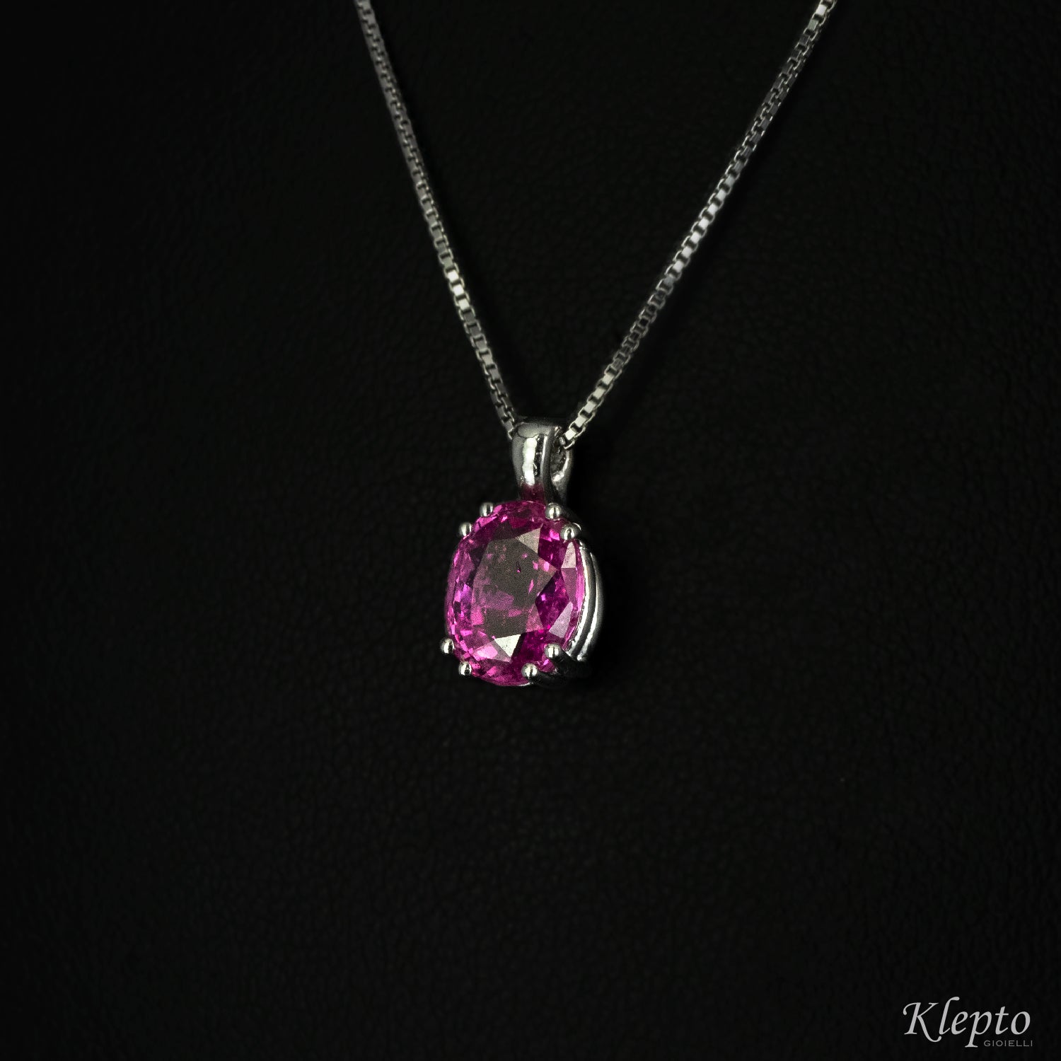White gold pendant with pink sapphire