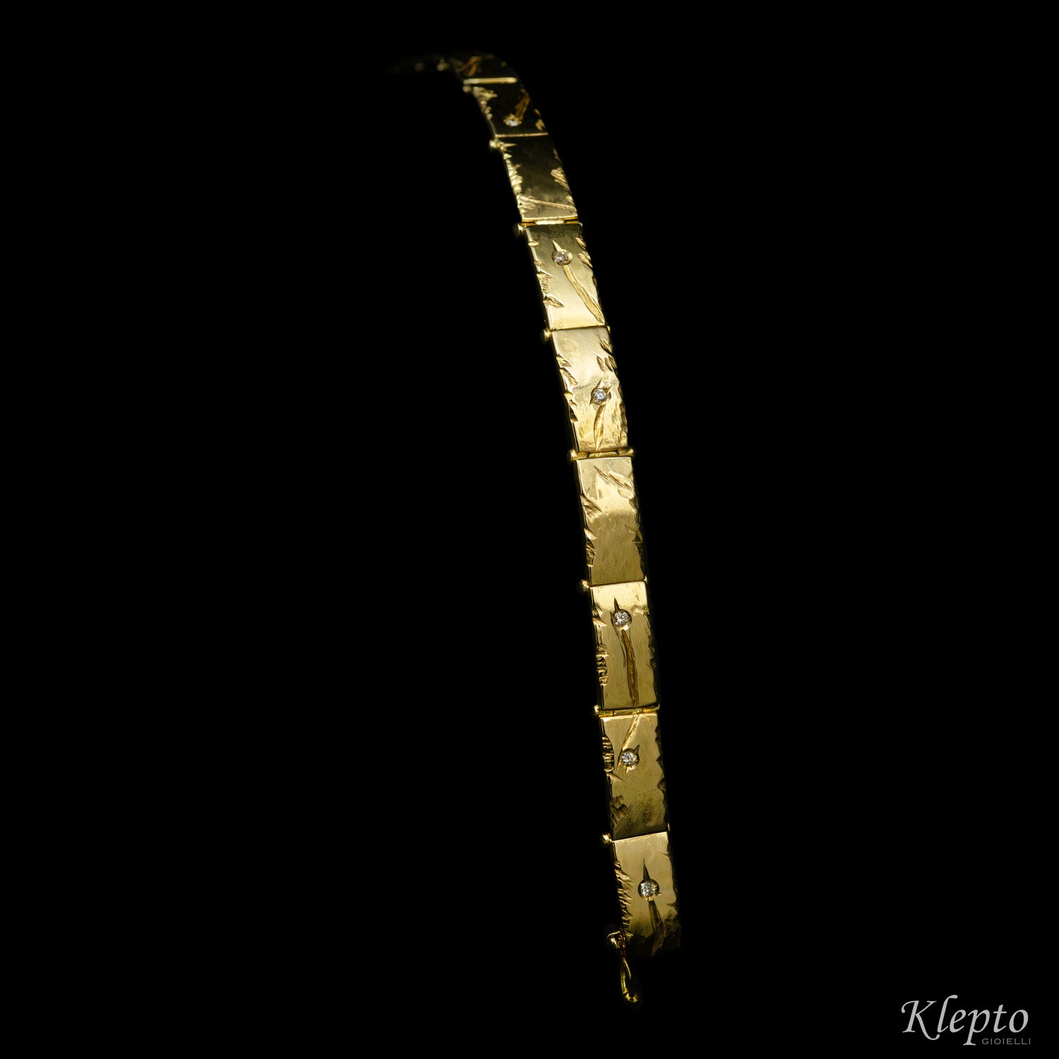 Yellow gold bracelet with diamonds