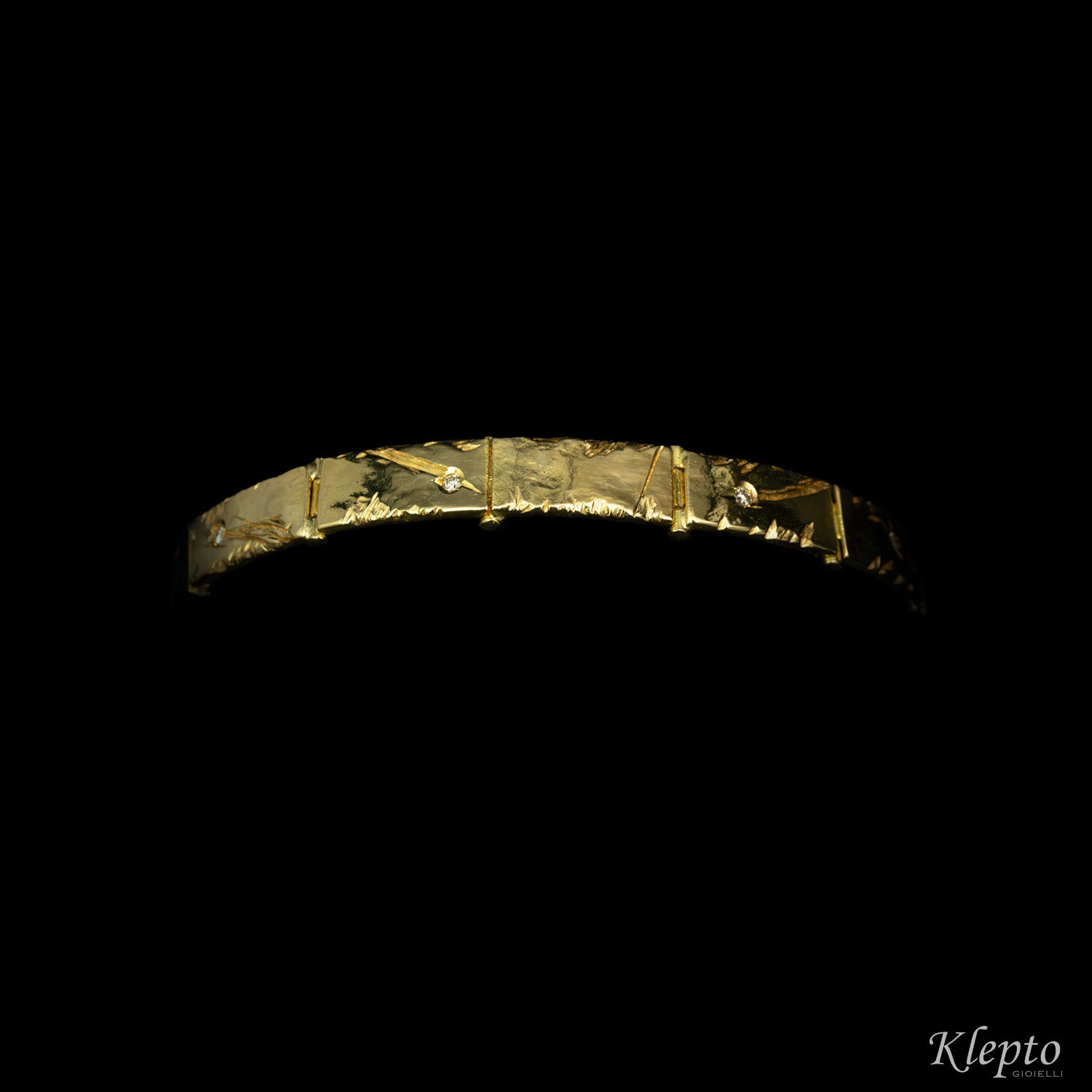 Yellow gold bracelet with diamonds