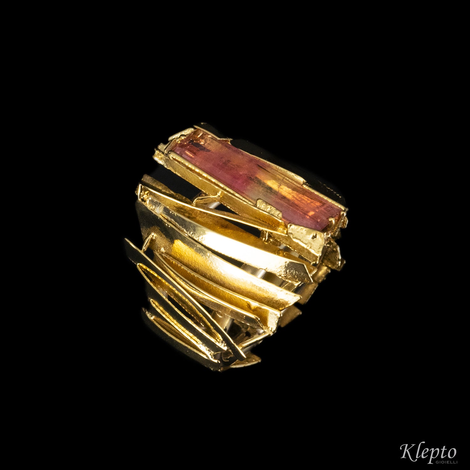 "Disordinario" yellow gold ring with bicolor Tourmaline