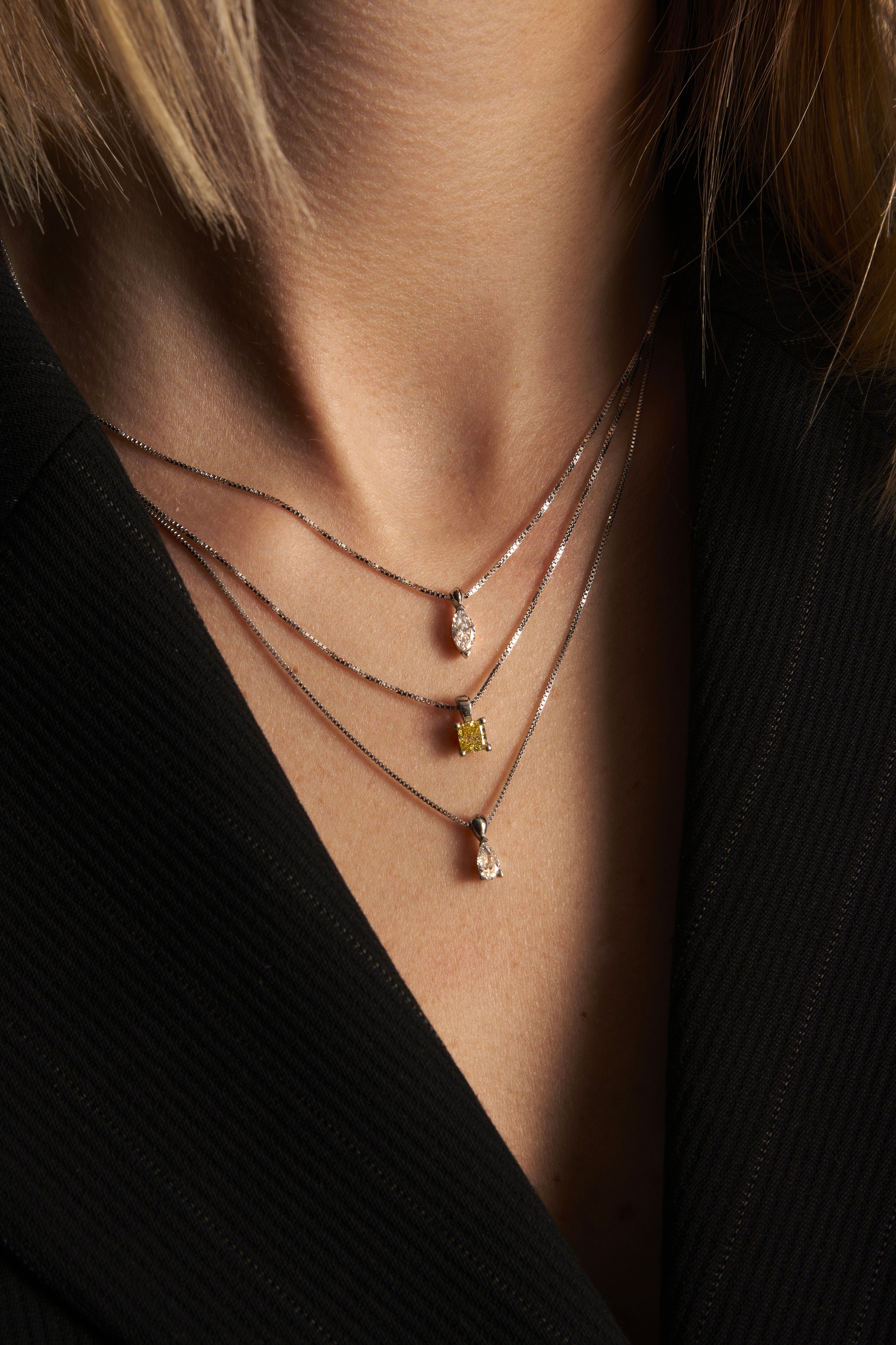 White gold pendant with Fancy Diamond