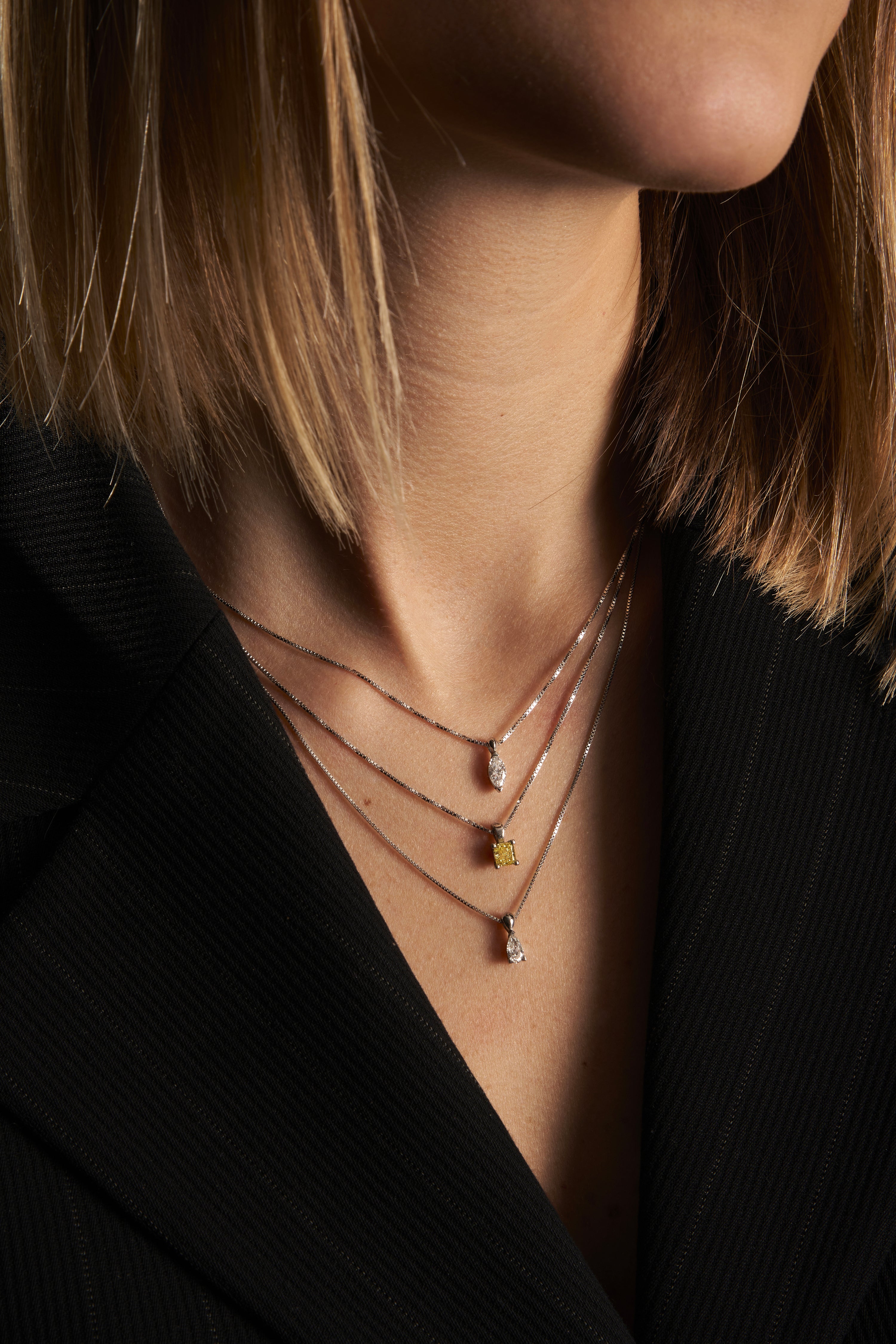 White gold pendant with Fancy Diamond