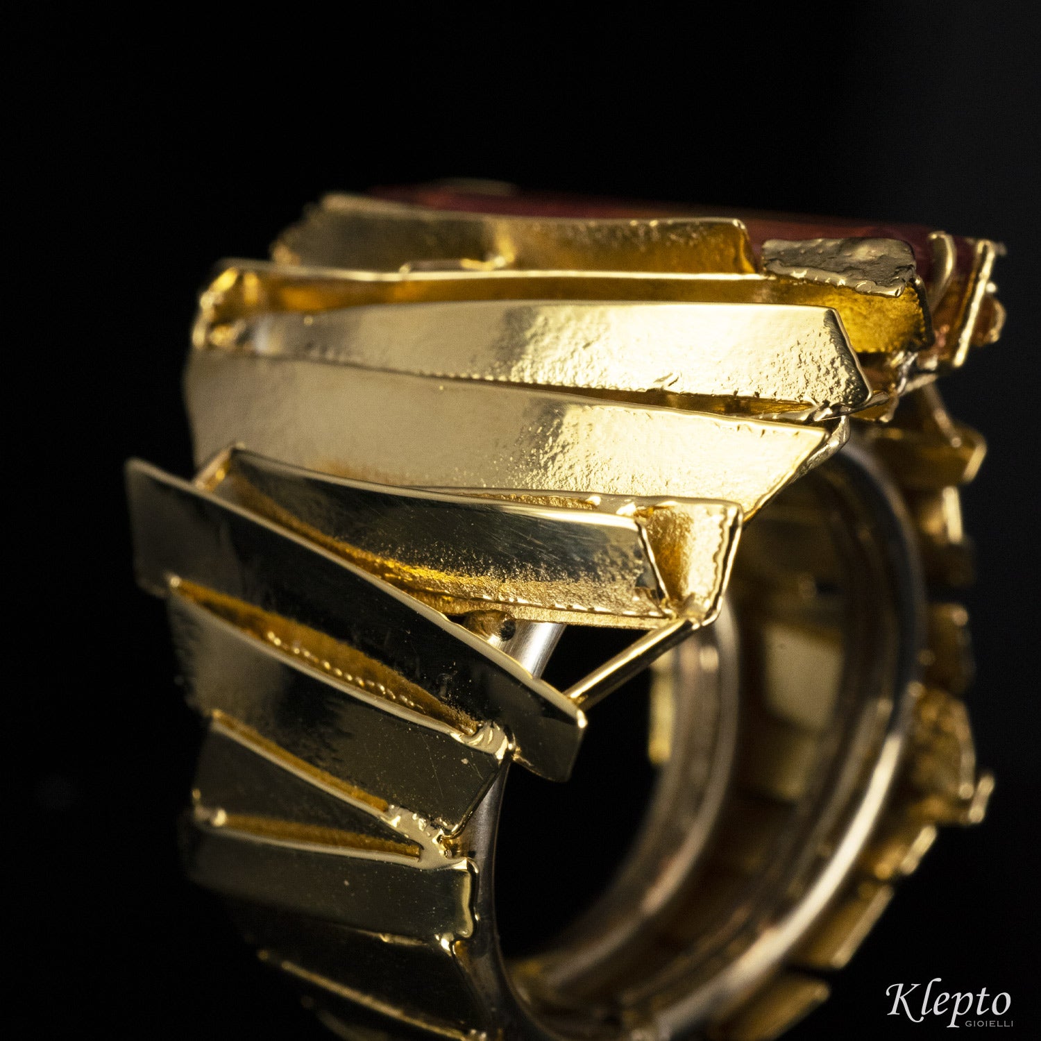 "Disordinario" yellow gold ring with bicolor Tourmaline