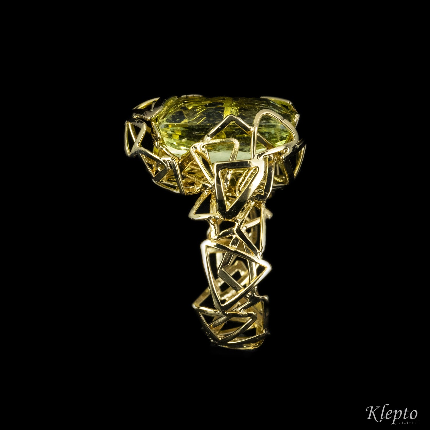 Yellow gold ring with Heliodor
