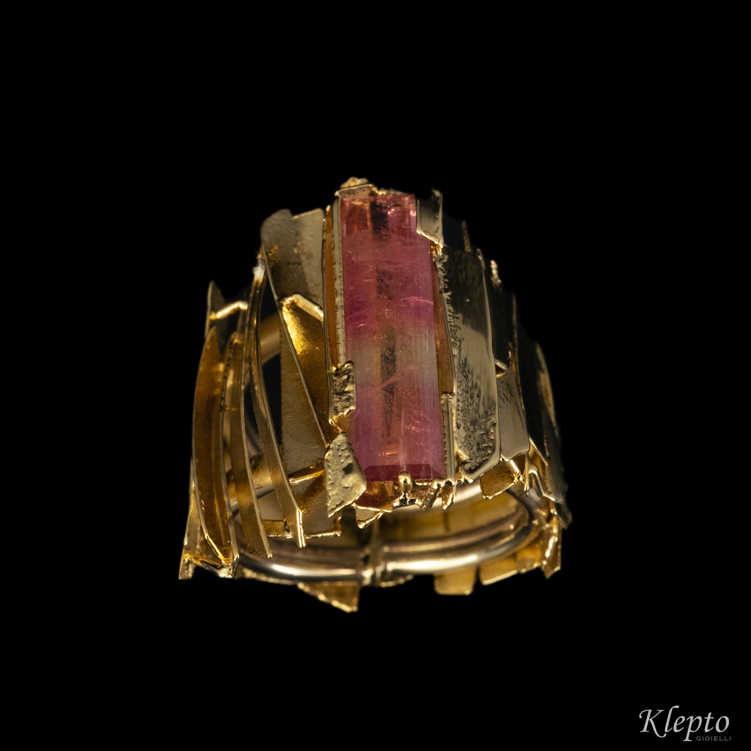 "Disordinario" yellow gold ring with bicolor Tourmaline