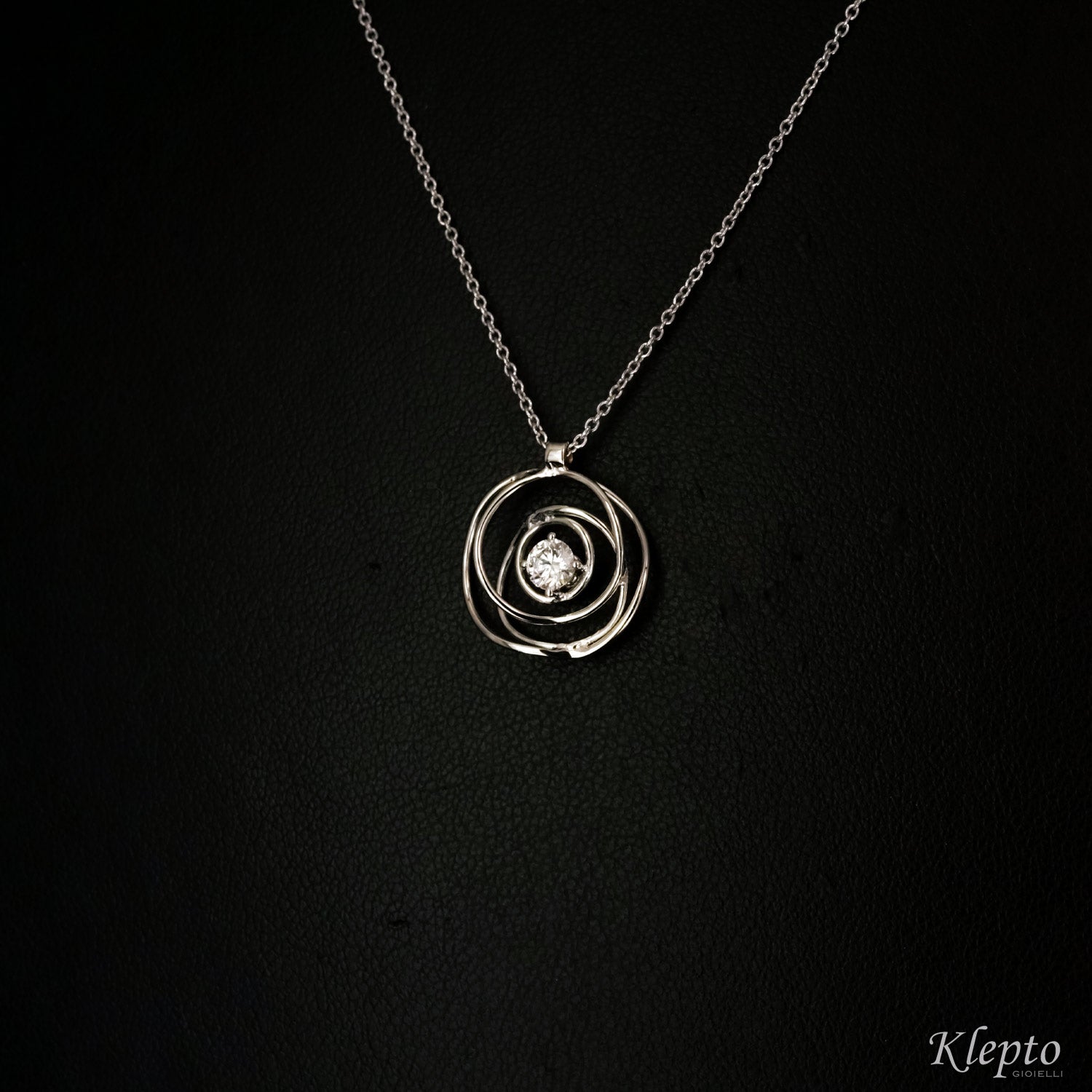 White gold cloud pendant with diamond
