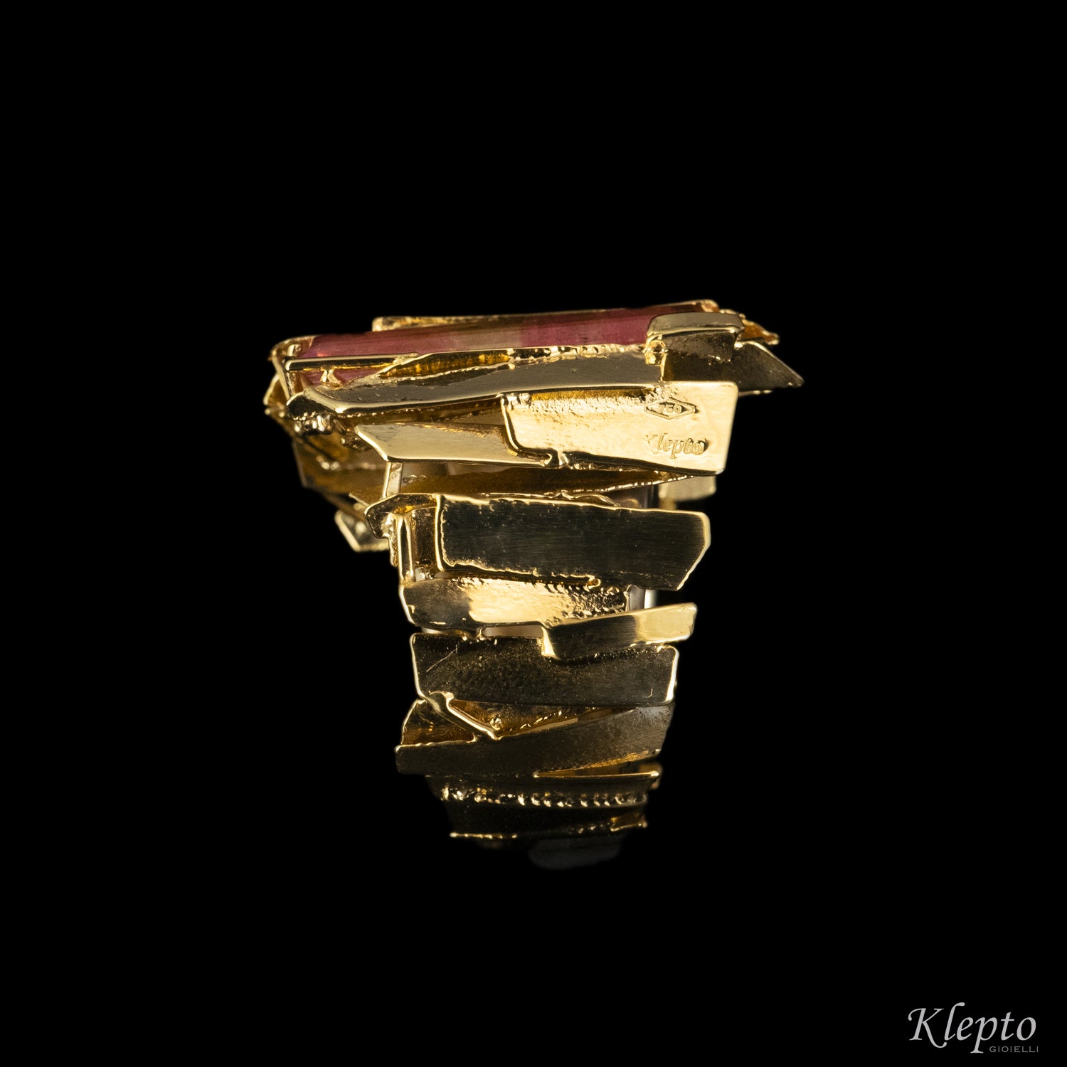 "Disordinario" yellow gold ring with bicolor Tourmaline