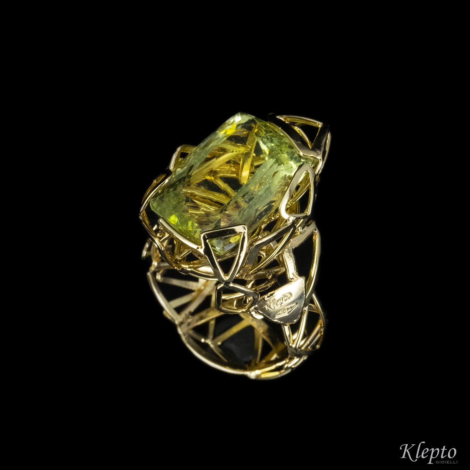 Yellow gold ring with Heliodor