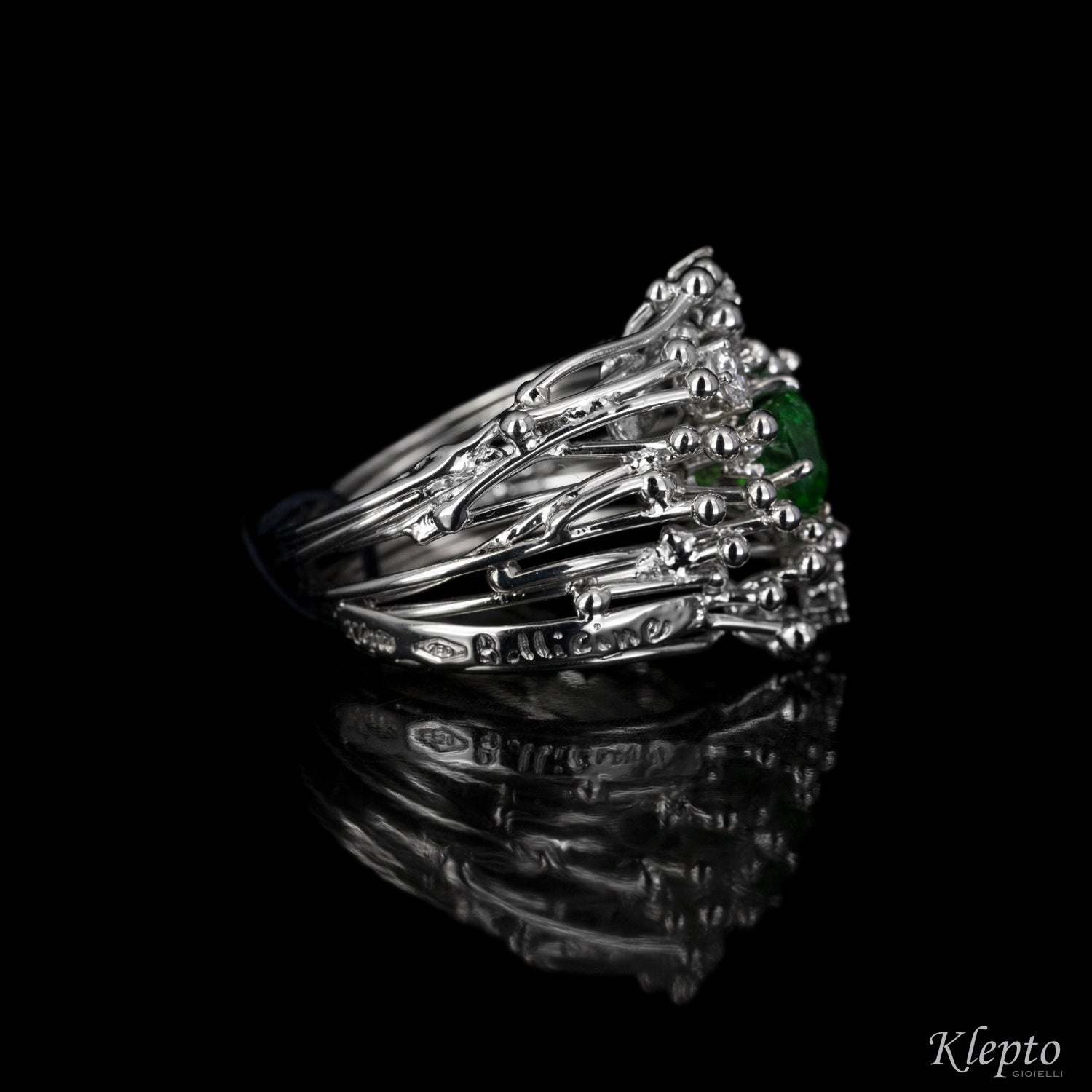 White gold ring with Tzavorite and "Bollicine" Diamonds