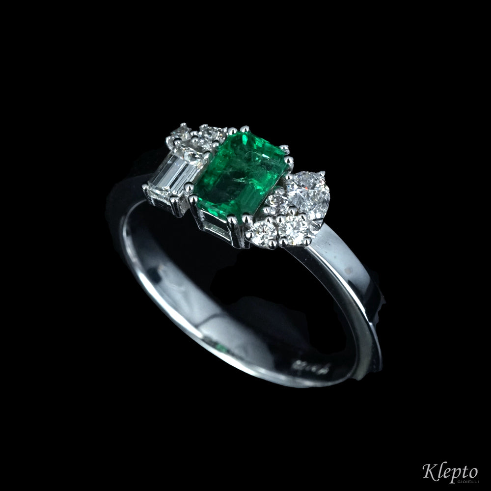 Classic ring by klepto in white gold with octagonal emerald and diamonds