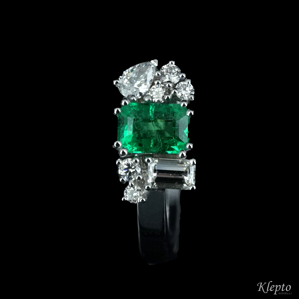 Classic ring by klepto in white gold with octagonal Emerald and Diamonds