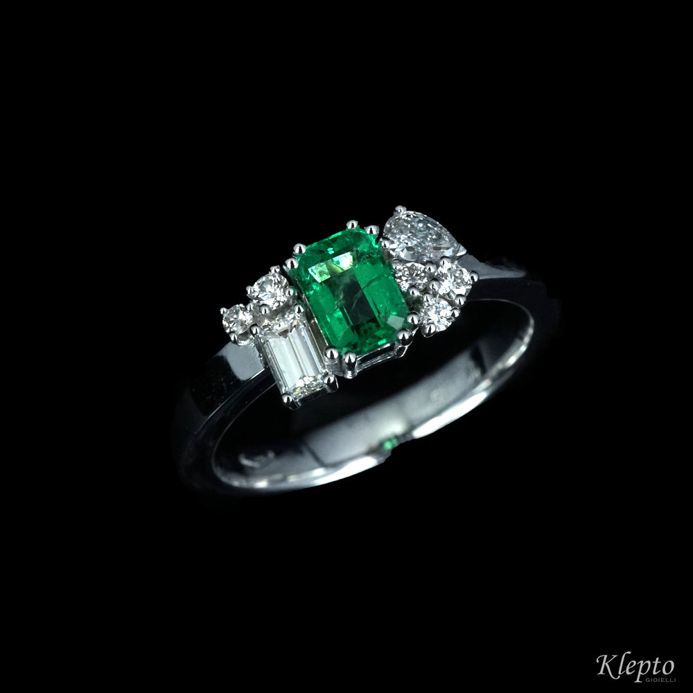 Classic ring by klepto in white gold with octagonal emerald and diamonds