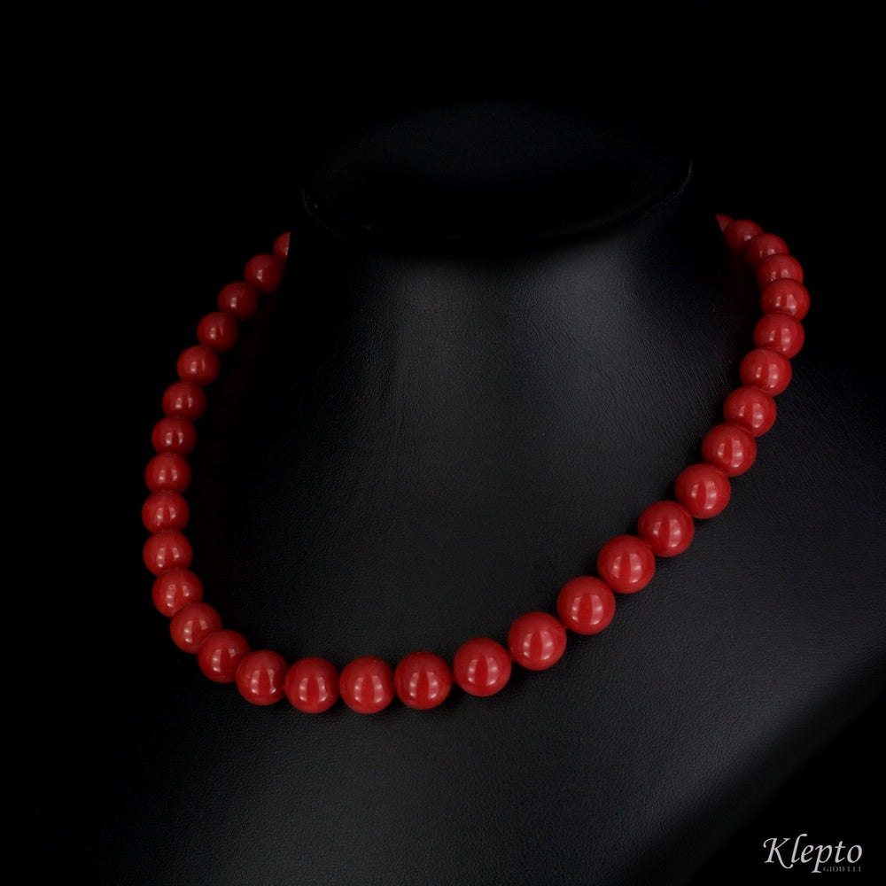 Necklace in white gold, Sardinian coral and diamonds