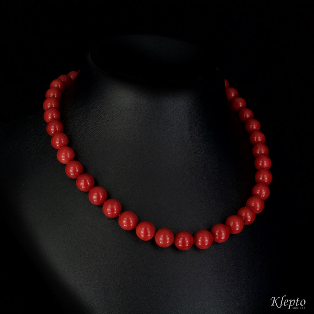 Necklace in white gold, Sardinian coral and diamonds