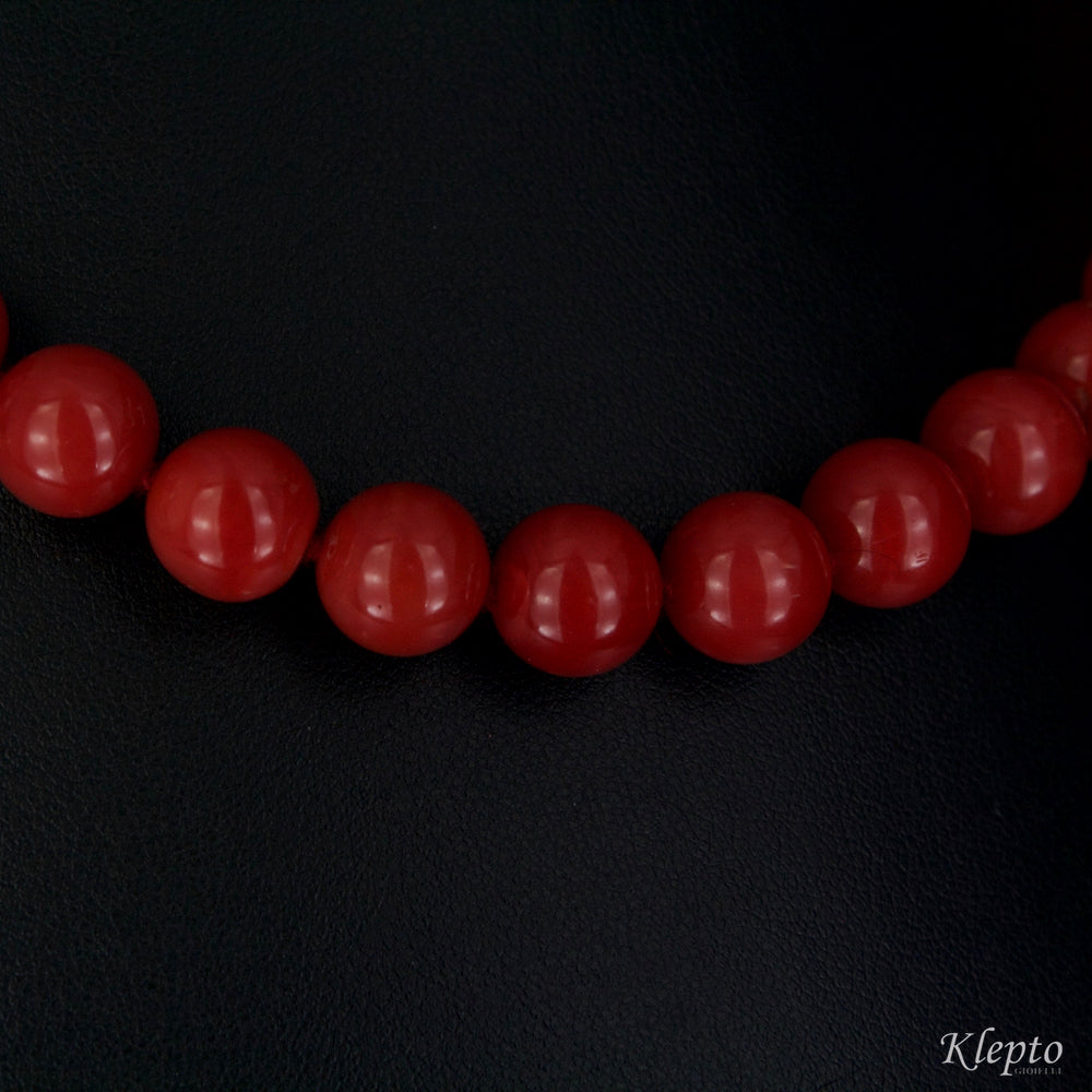 Necklace in white gold, Sardinian coral and diamonds