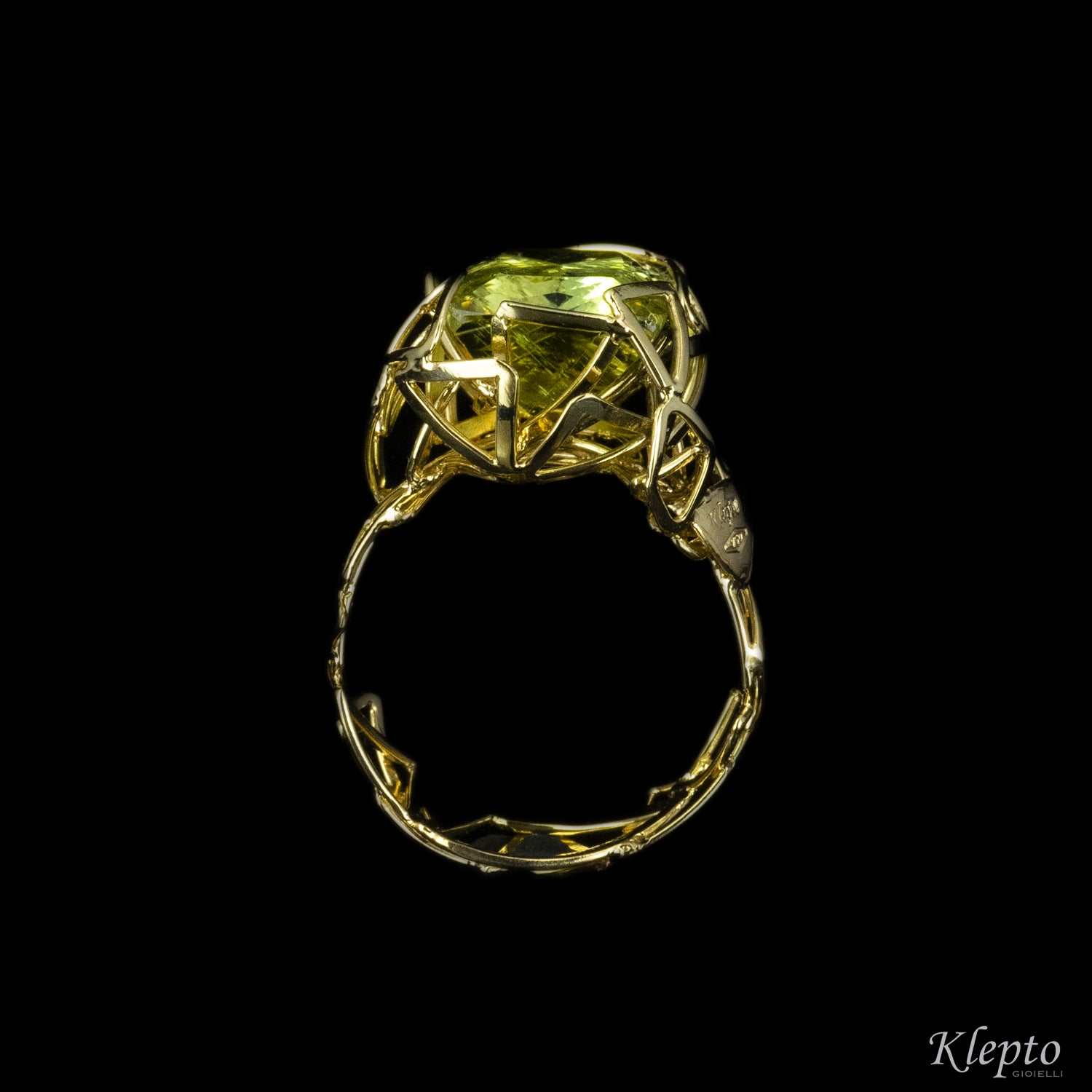 Yellow gold ring with Heliodor