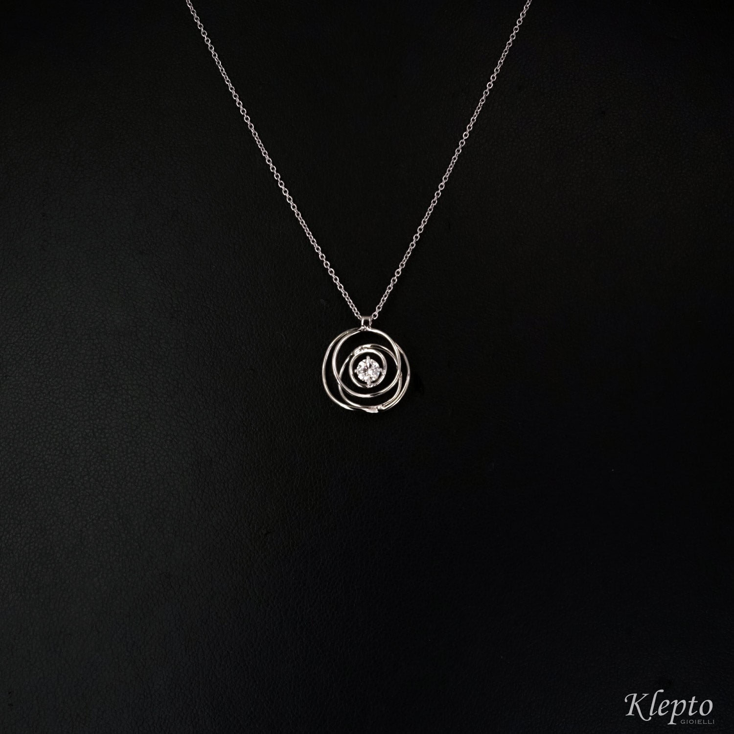 White gold cloud pendant with diamond