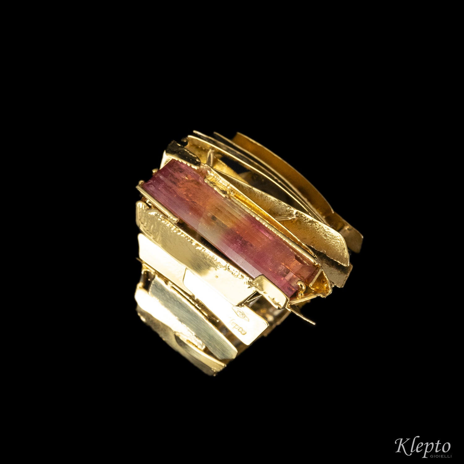 "Disordinario" yellow gold ring with bicolor Tourmaline
