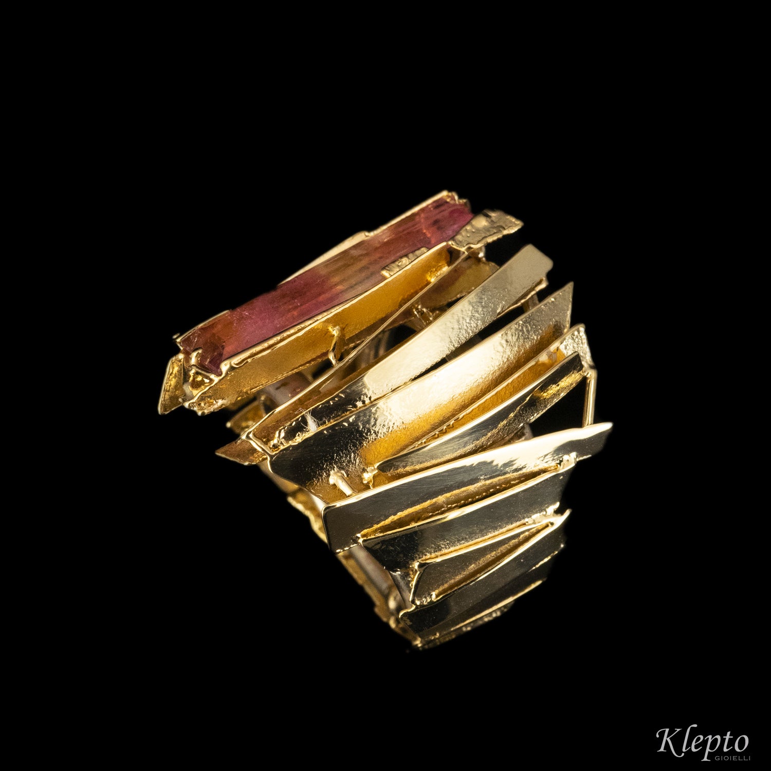 "Disordinario" yellow gold ring with bicolor Tourmaline