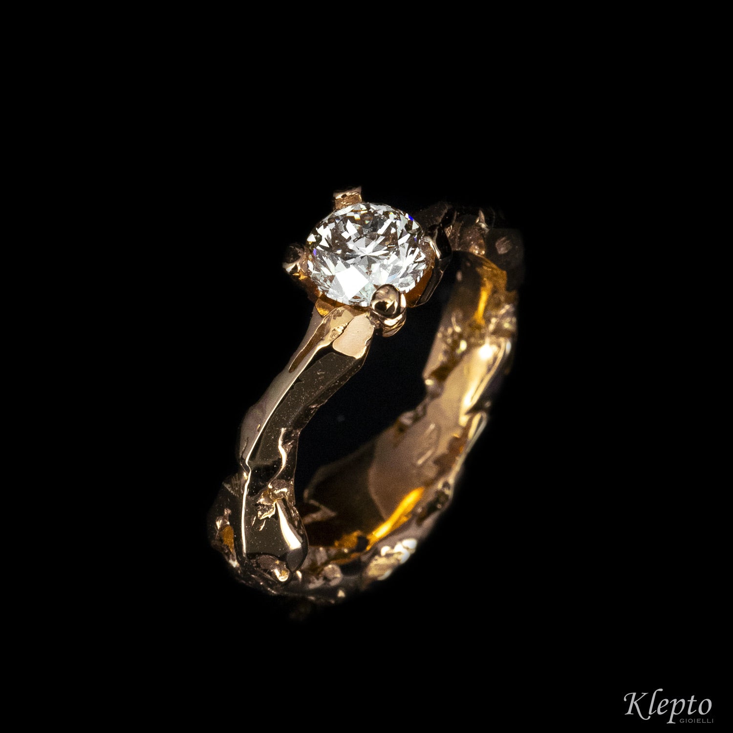 Iceberg solitaire in rose gold