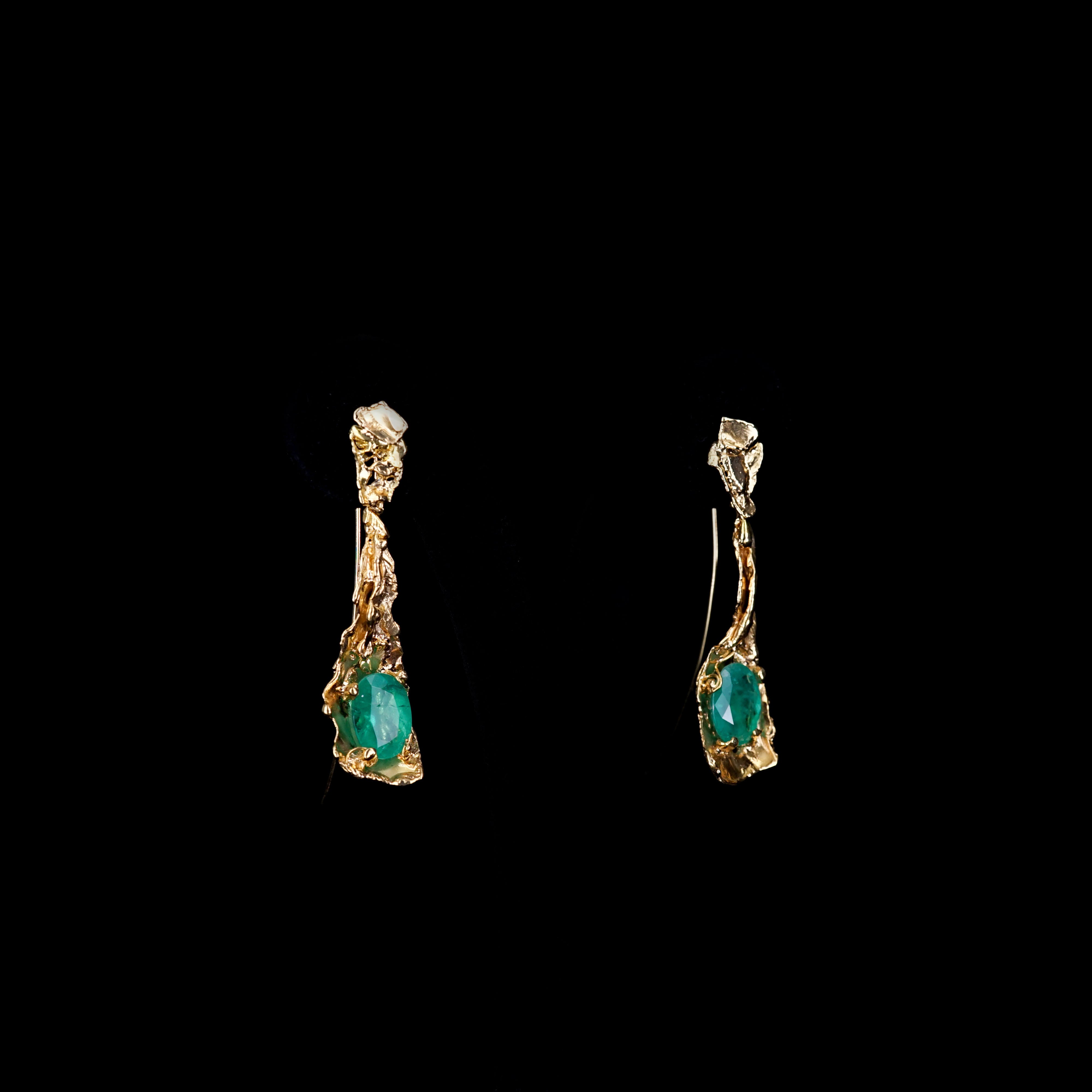 Flame-fused yellow gold earrings with Emeralds