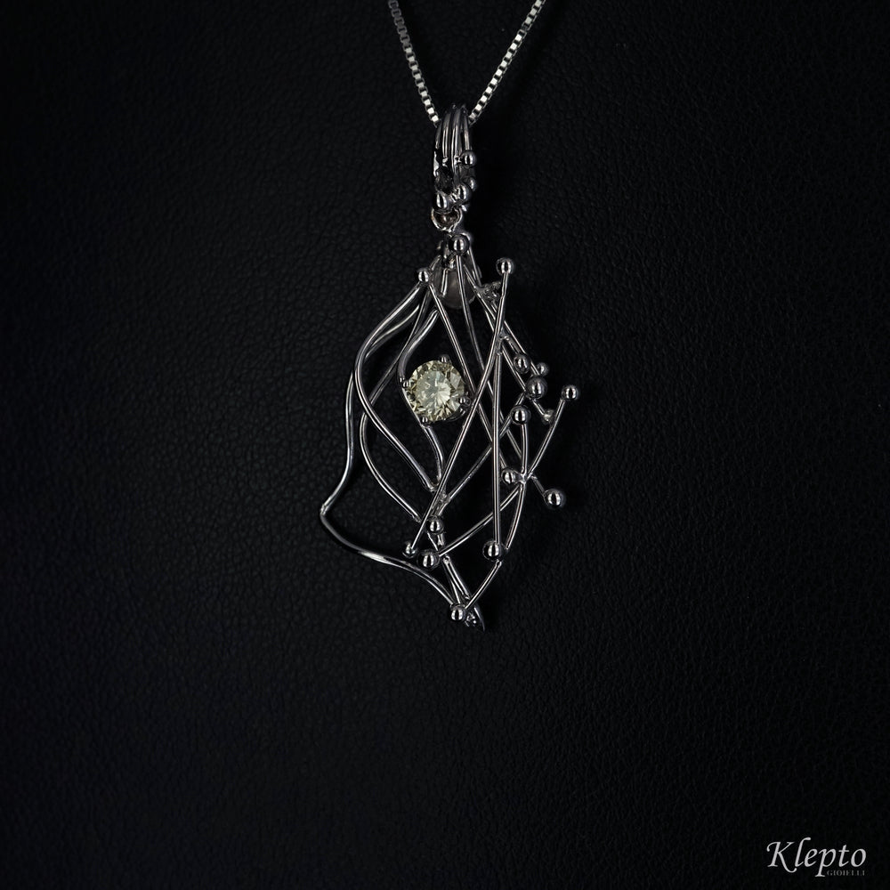 White gold pendant with Fancy Diamond