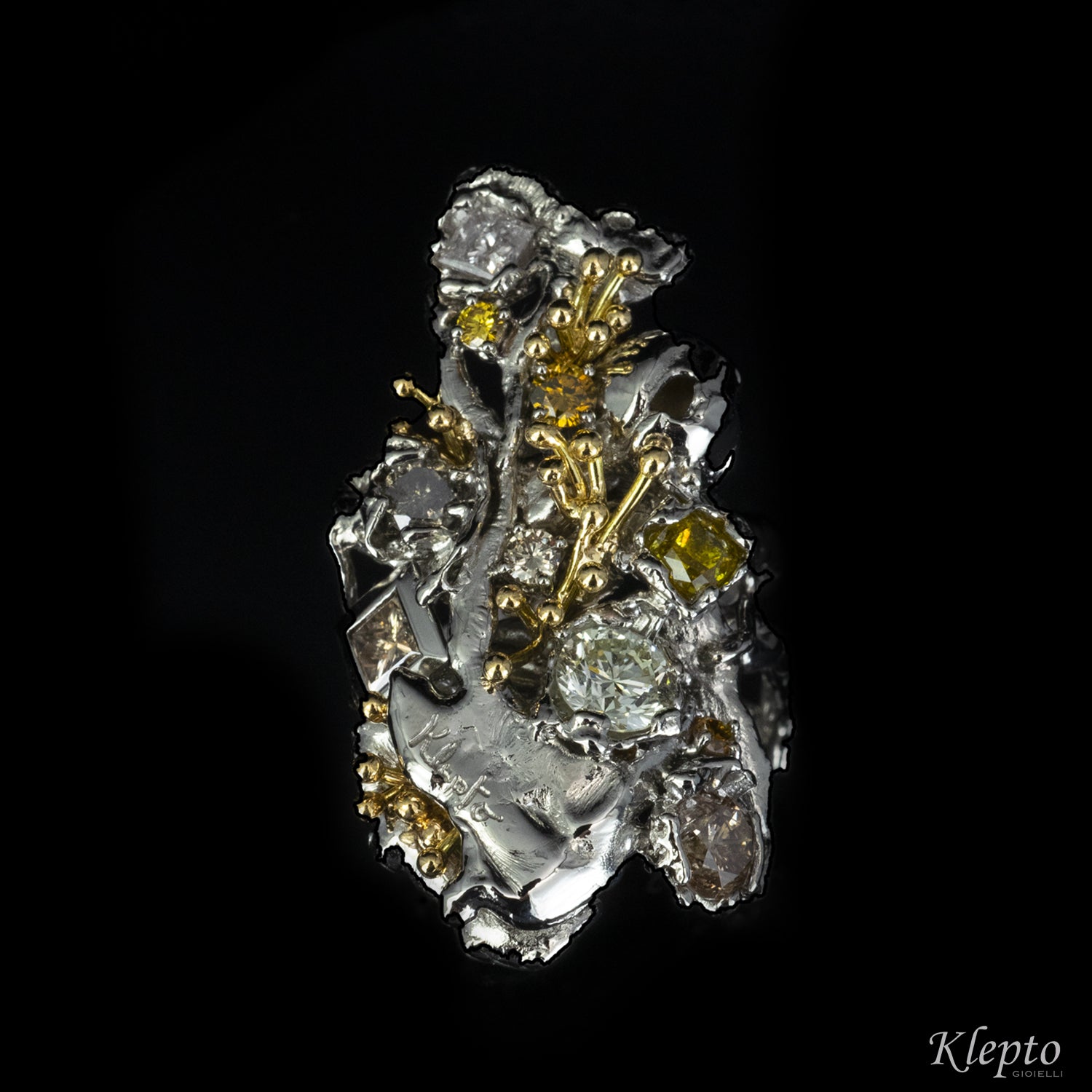 Ring in white and yellow gold "Barrier Coral" with Diamonds