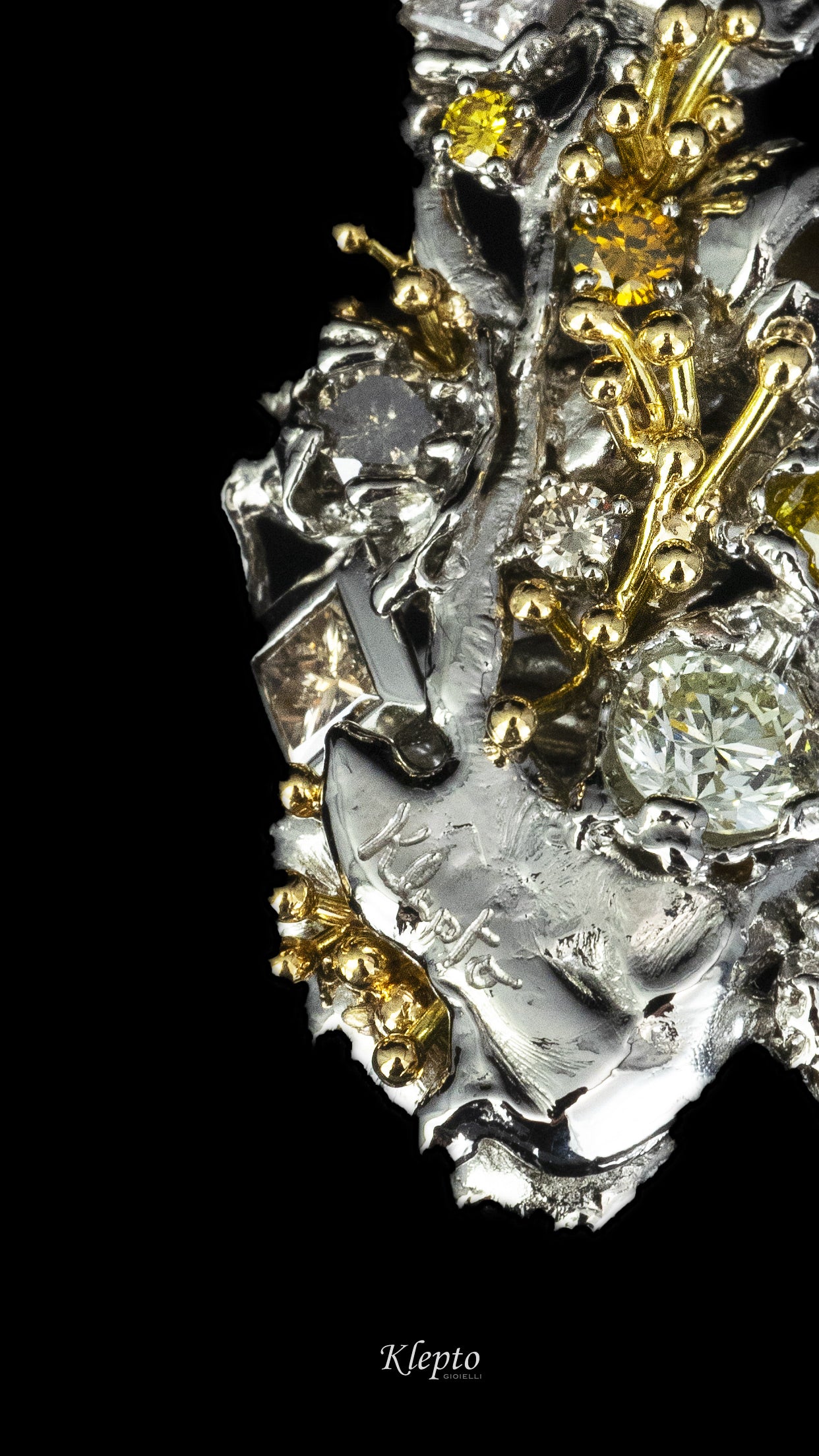 Ring in white and yellow gold "Barrier Coral" with Diamonds