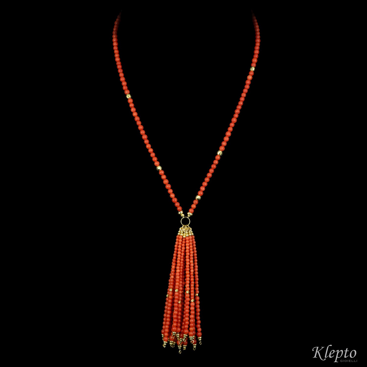 Tassel necklace in yellow gold with coral