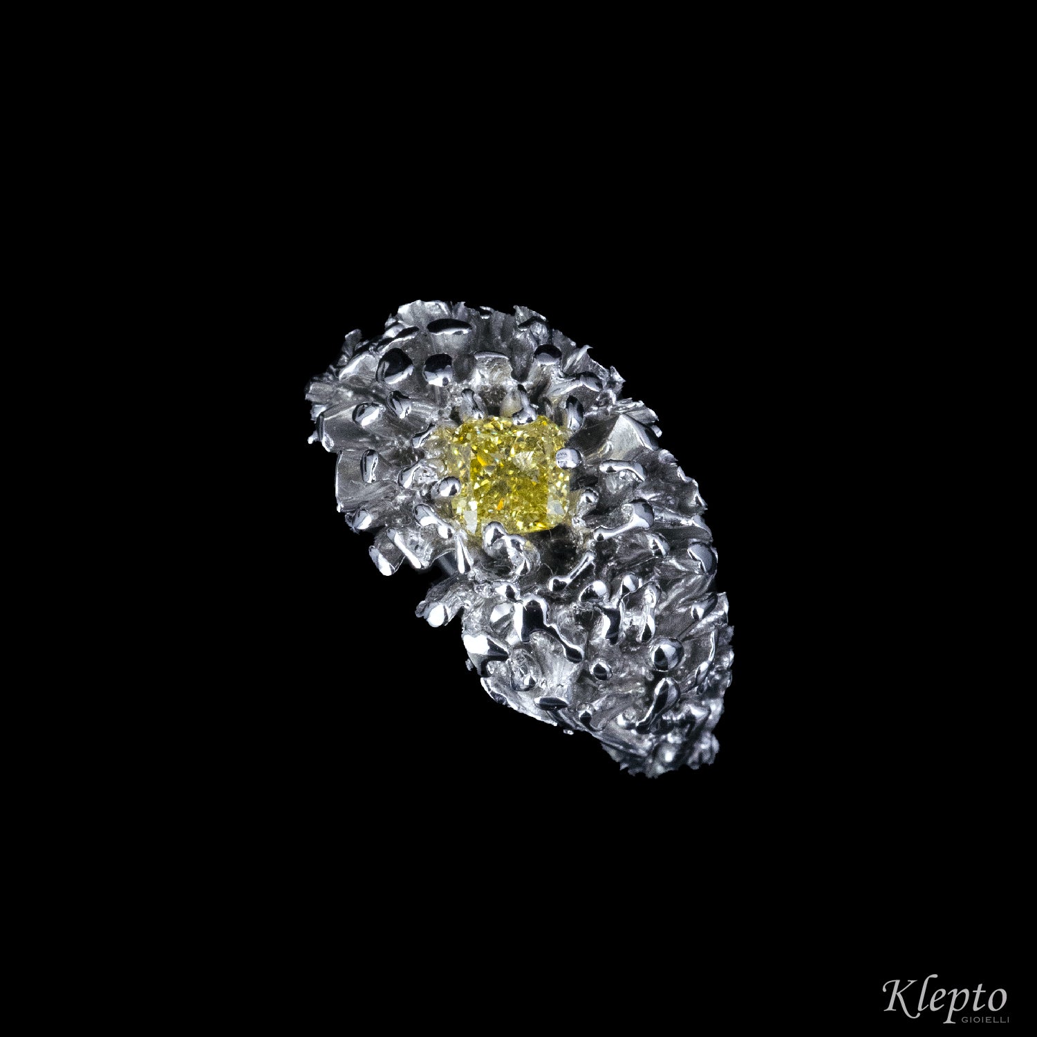 White gold ring with fancy diamond "Firework"