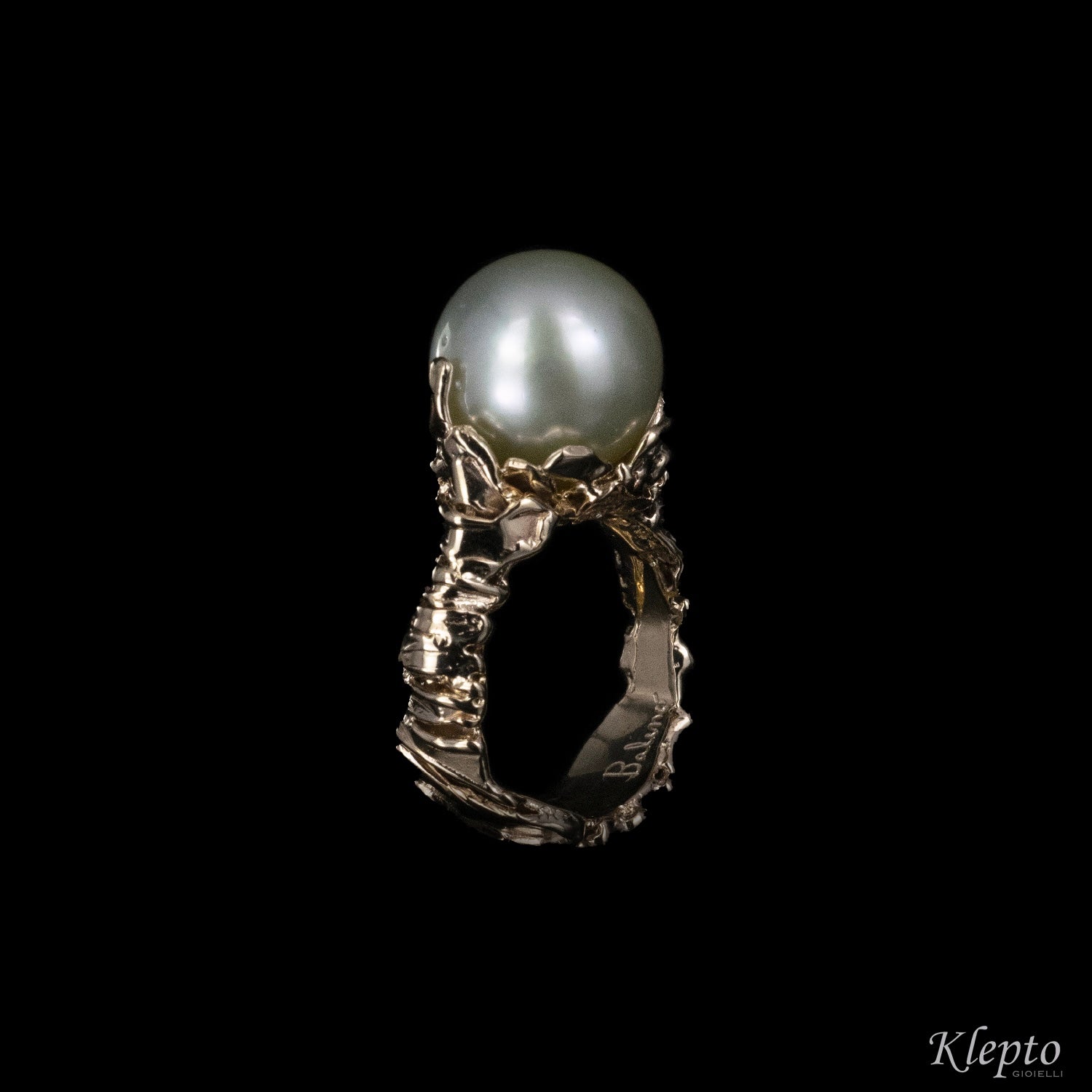 Natural white gold ring "Baleno" with Australian Pearl