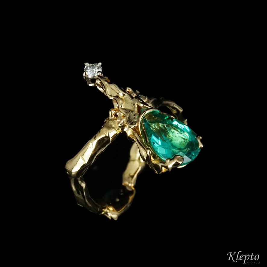 Yellow gold ring with teardrop tourmaline and diamond
