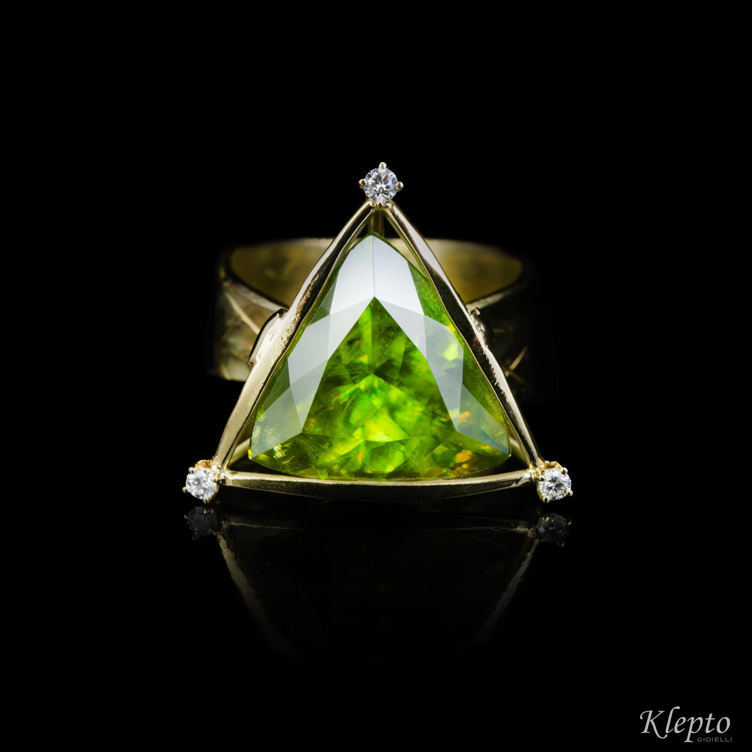 "Andromeda" yellow gold ring with Sphene and Diamonds