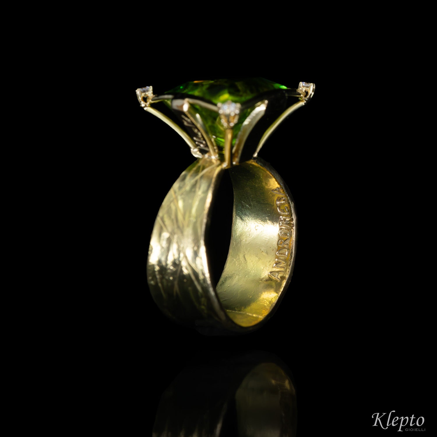 "Andromeda" yellow gold ring with Sphene and Diamonds