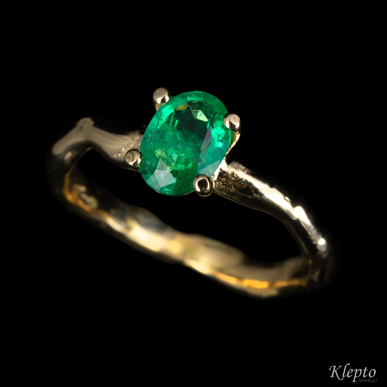 Yellow gold ring "Divenire" with Emerald