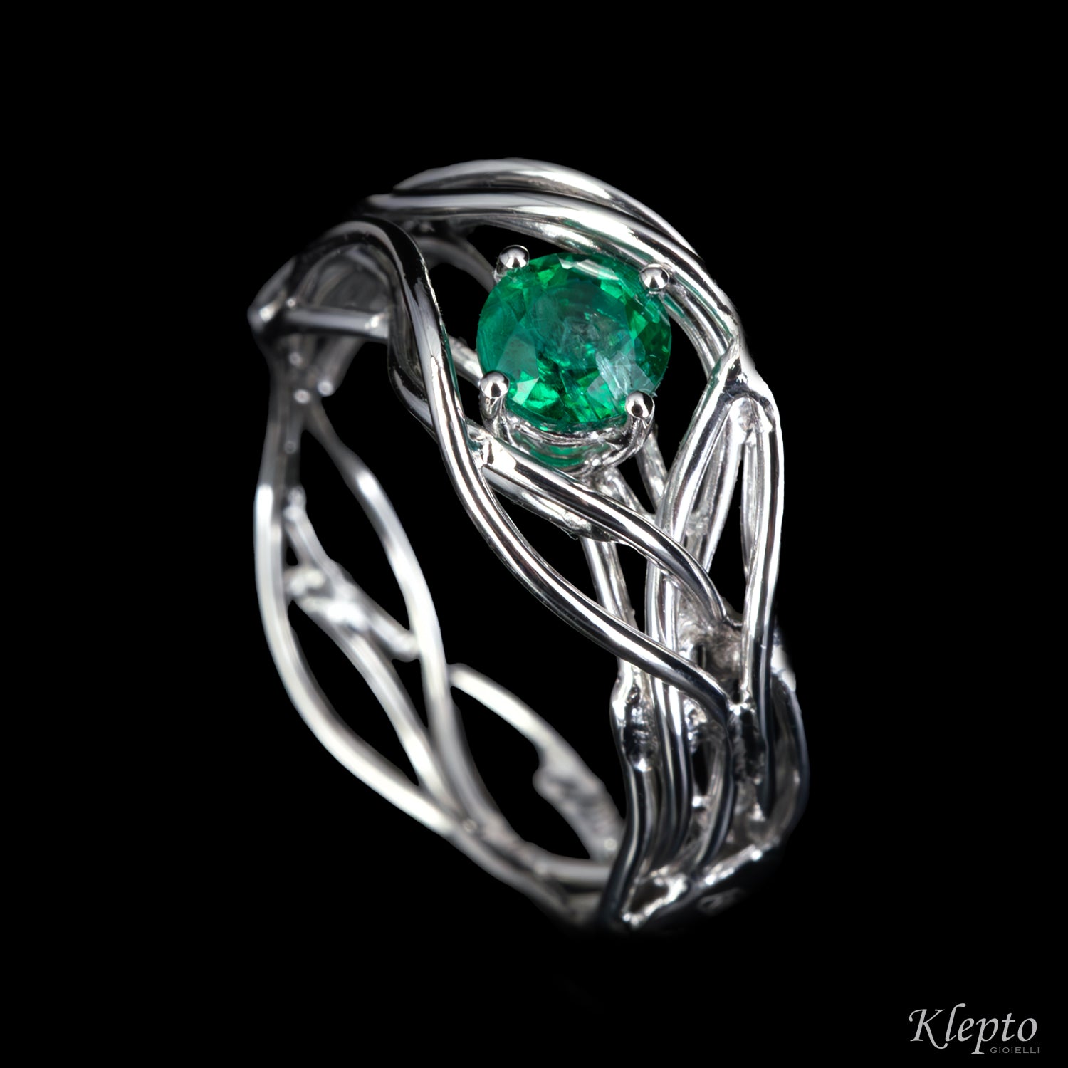 White gold ring "Nuvola" with Emerald