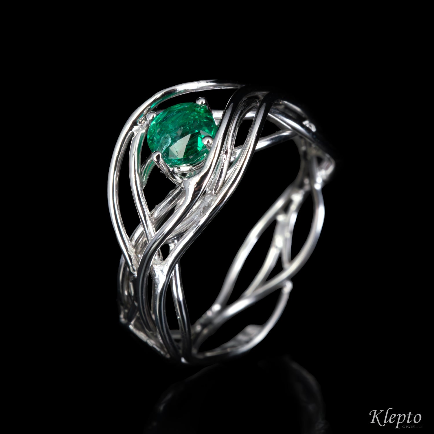 White gold ring "Nuvola" with Emerald