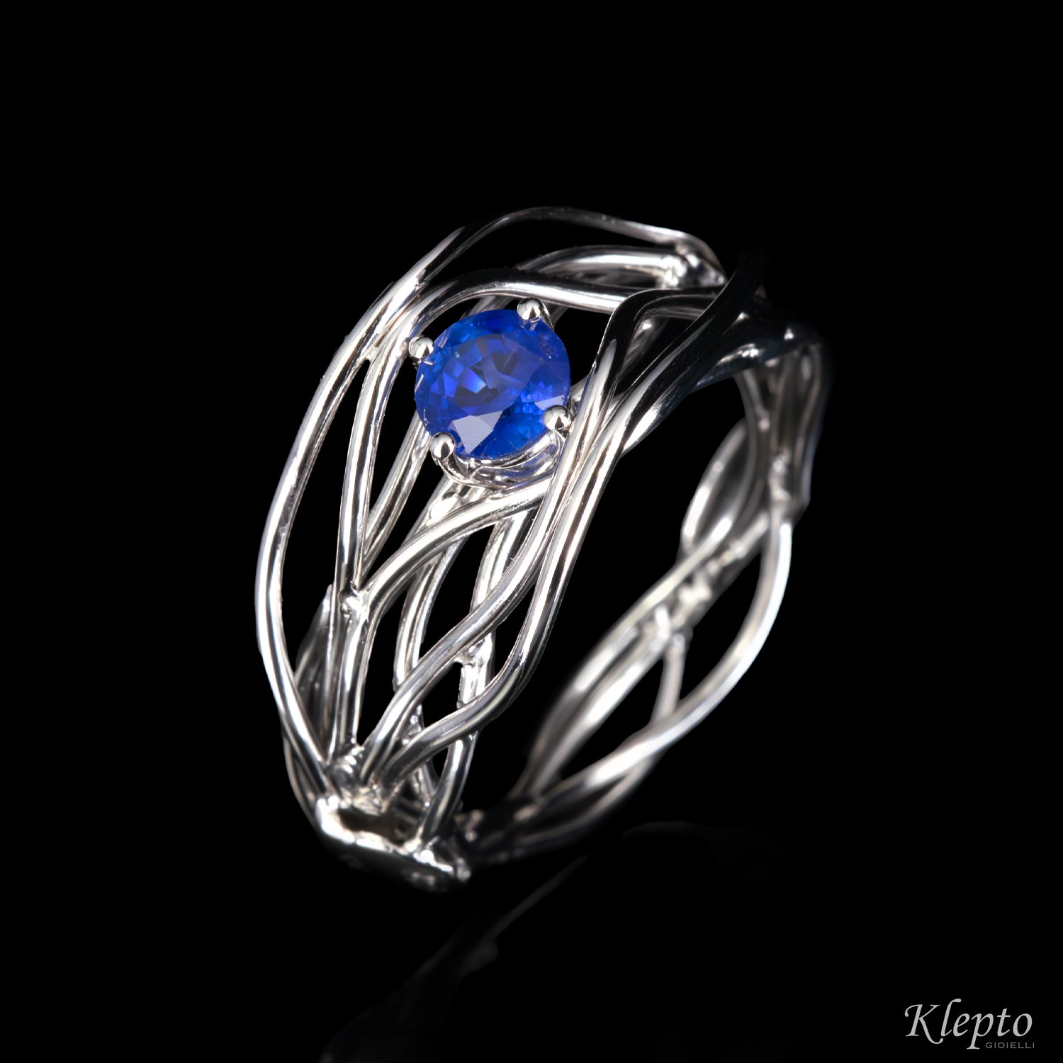 White gold ring "Nuvola" with blue Sapphire