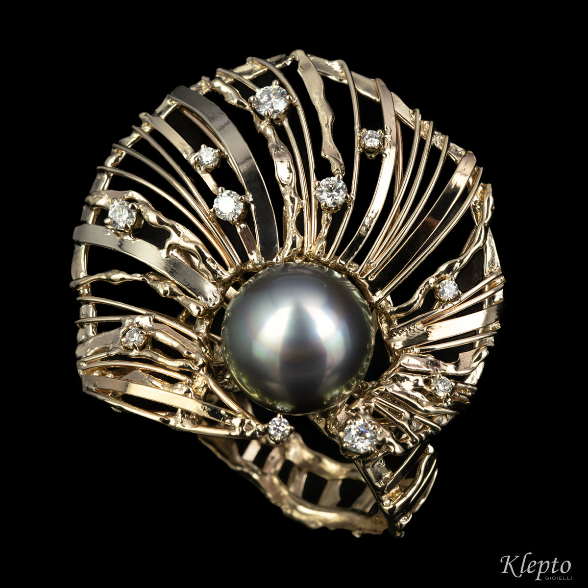 "Nefertiti" natural white gold ring with Polynesian pearl and diamonds