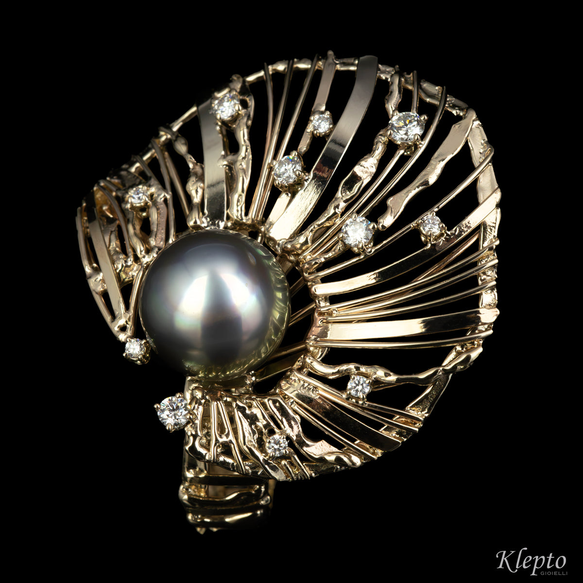"Nefertiti" natural white gold ring with Polynesian pearl and diamonds