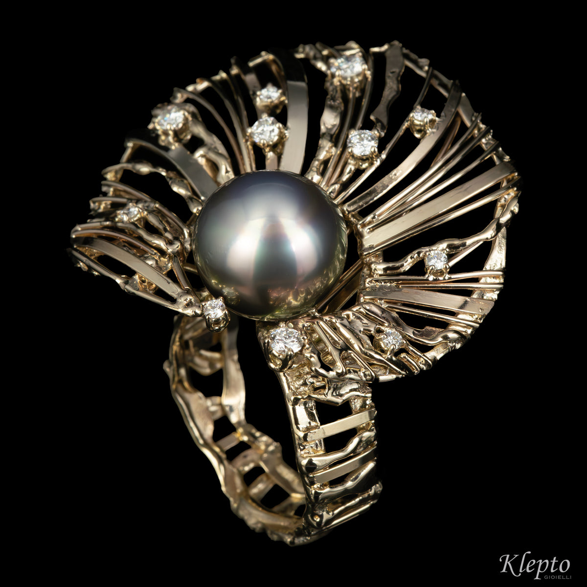 "Nefertiti" natural white gold ring with Polynesian pearl and diamonds