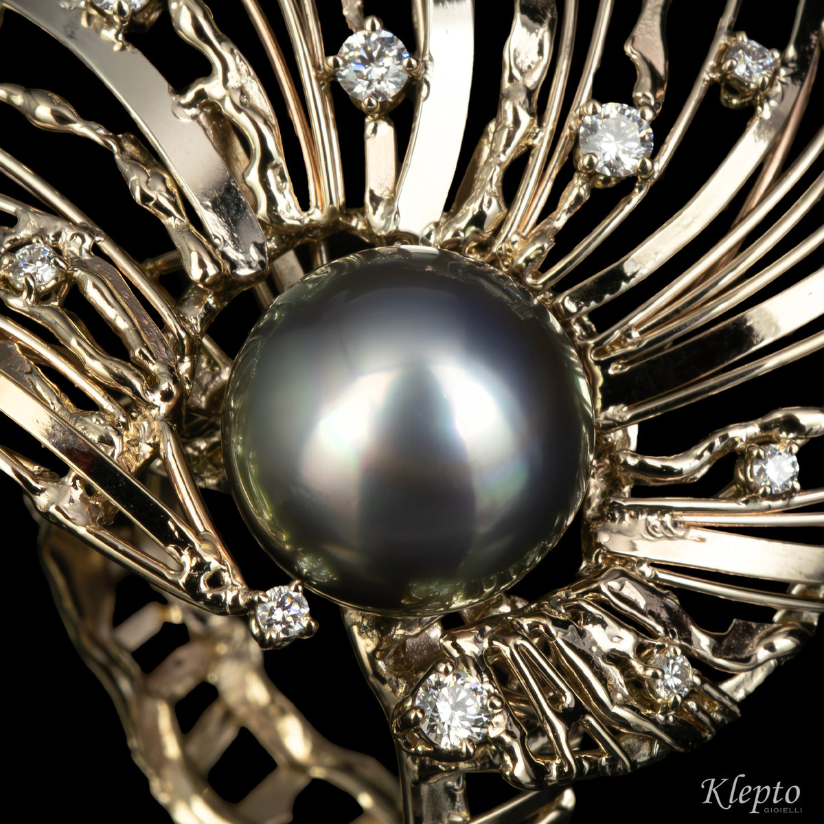 "Nefertiti" natural white gold ring with Polynesian pearl and diamonds