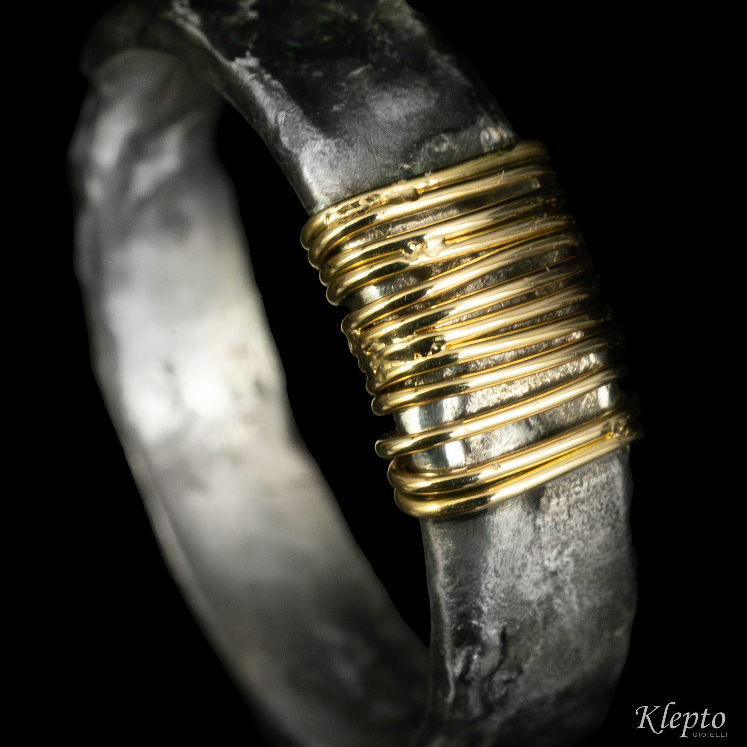 Ring in burnished Silnova® silver and yellow gold