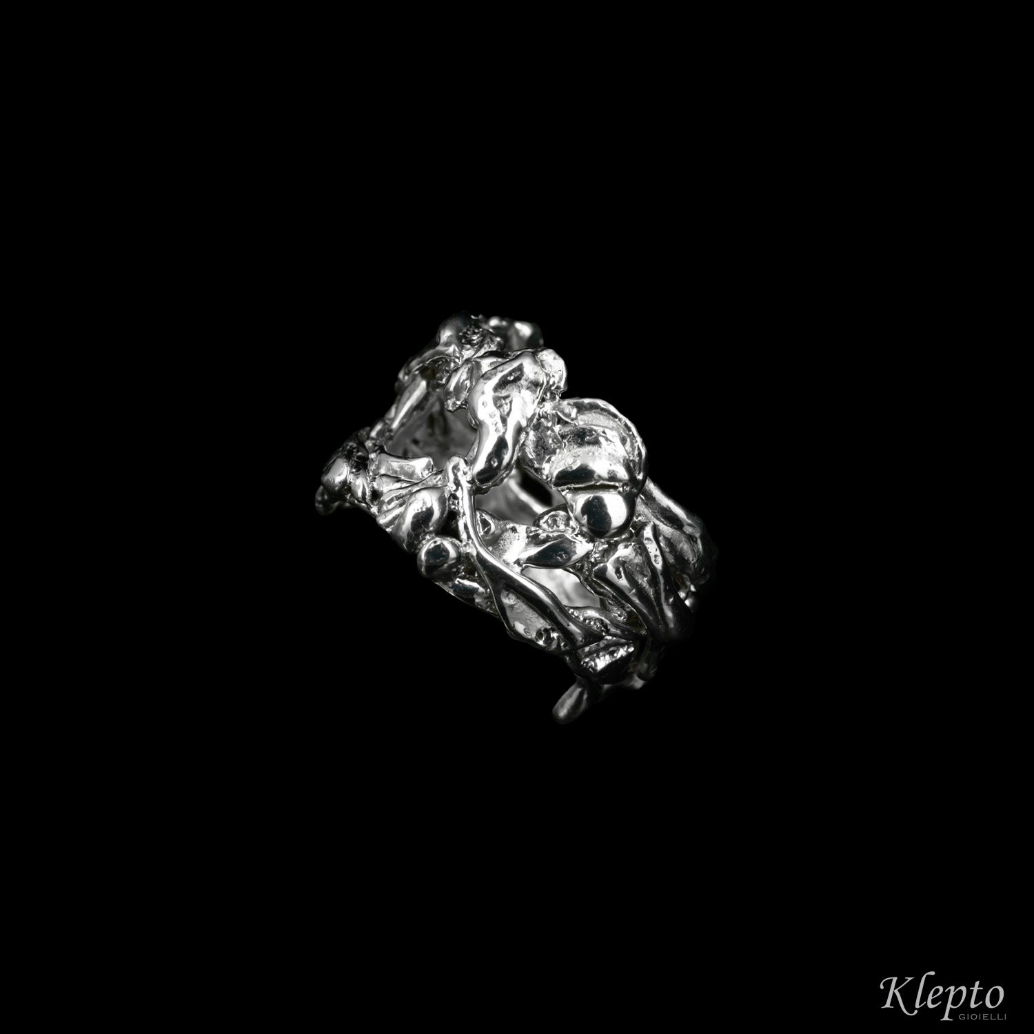 Ring in flame-fused Silnova® Silver