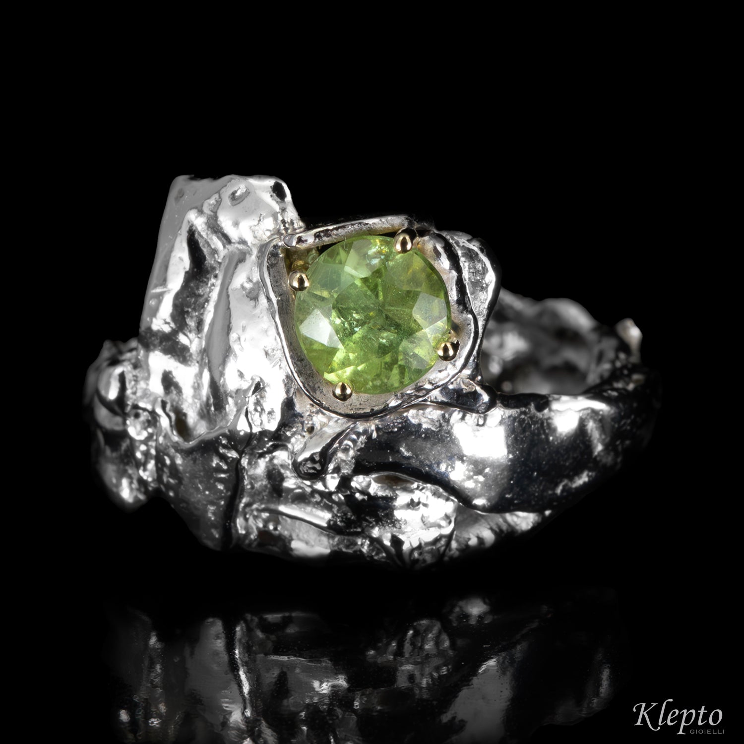Silver ring Silnova with green tourmaline and yellow gold details
